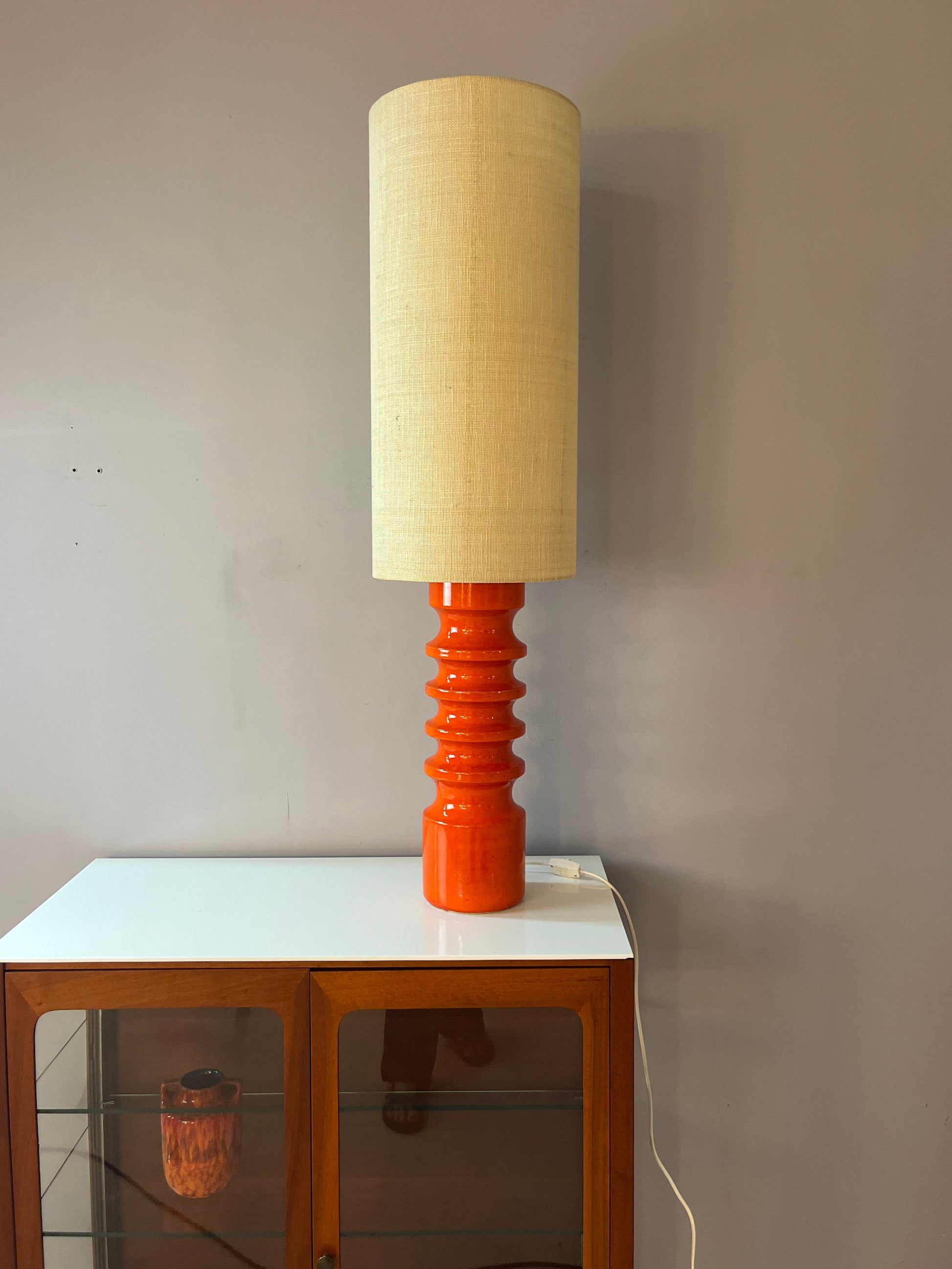 Stehlampe orange Keramik mit Wollschirm