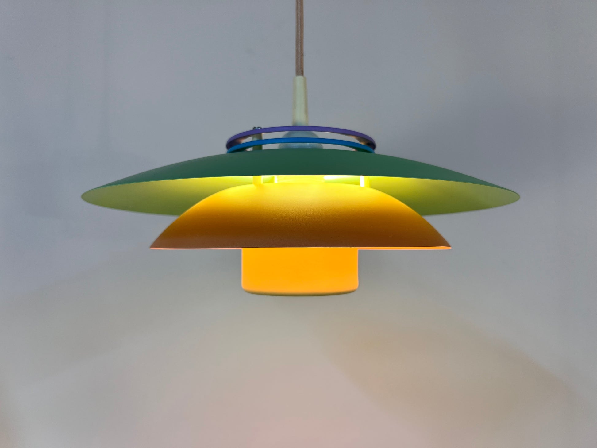 Lamellenlampe neu lackiert, Dänemark