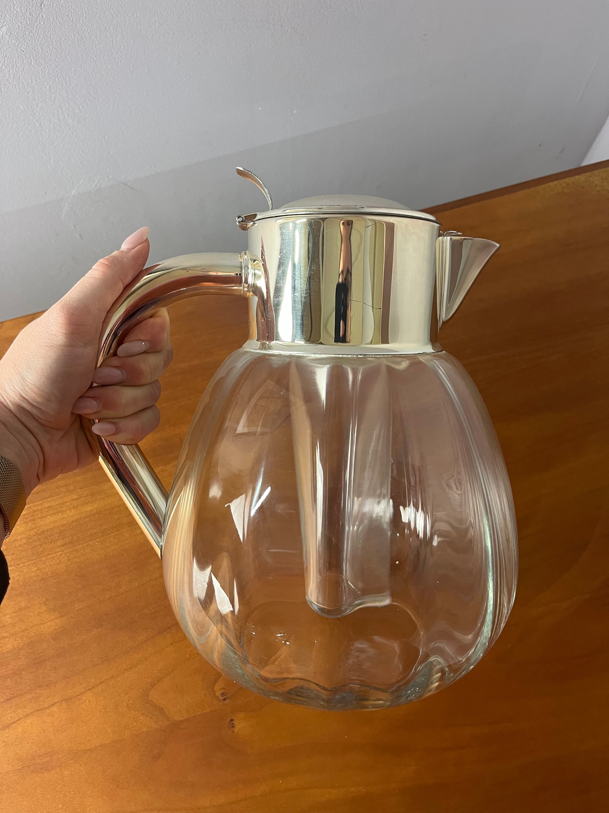 Karaffe mit Eiskühler und Silberdeckel