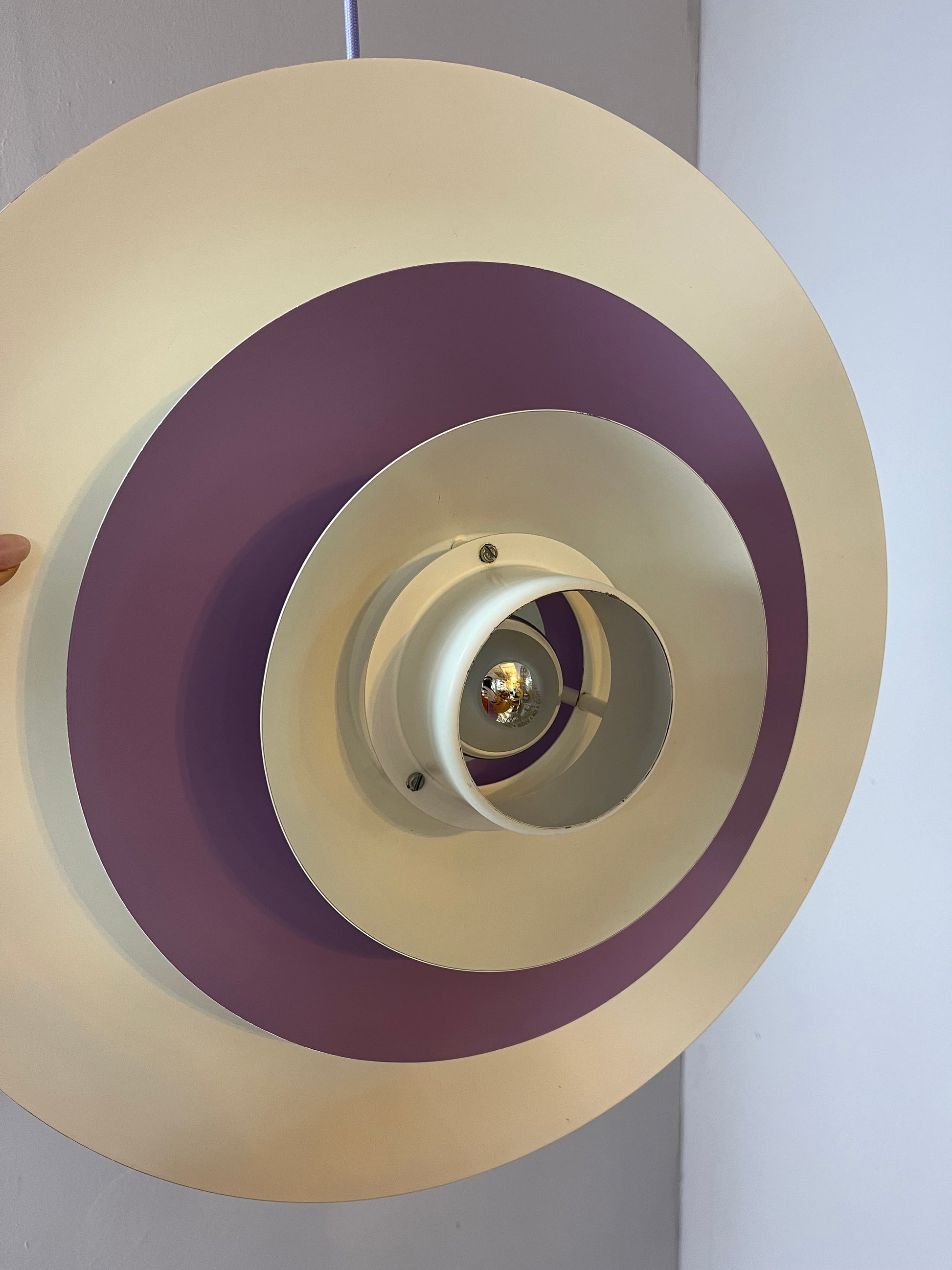 Lamellenlampe weiß lila von Formlight