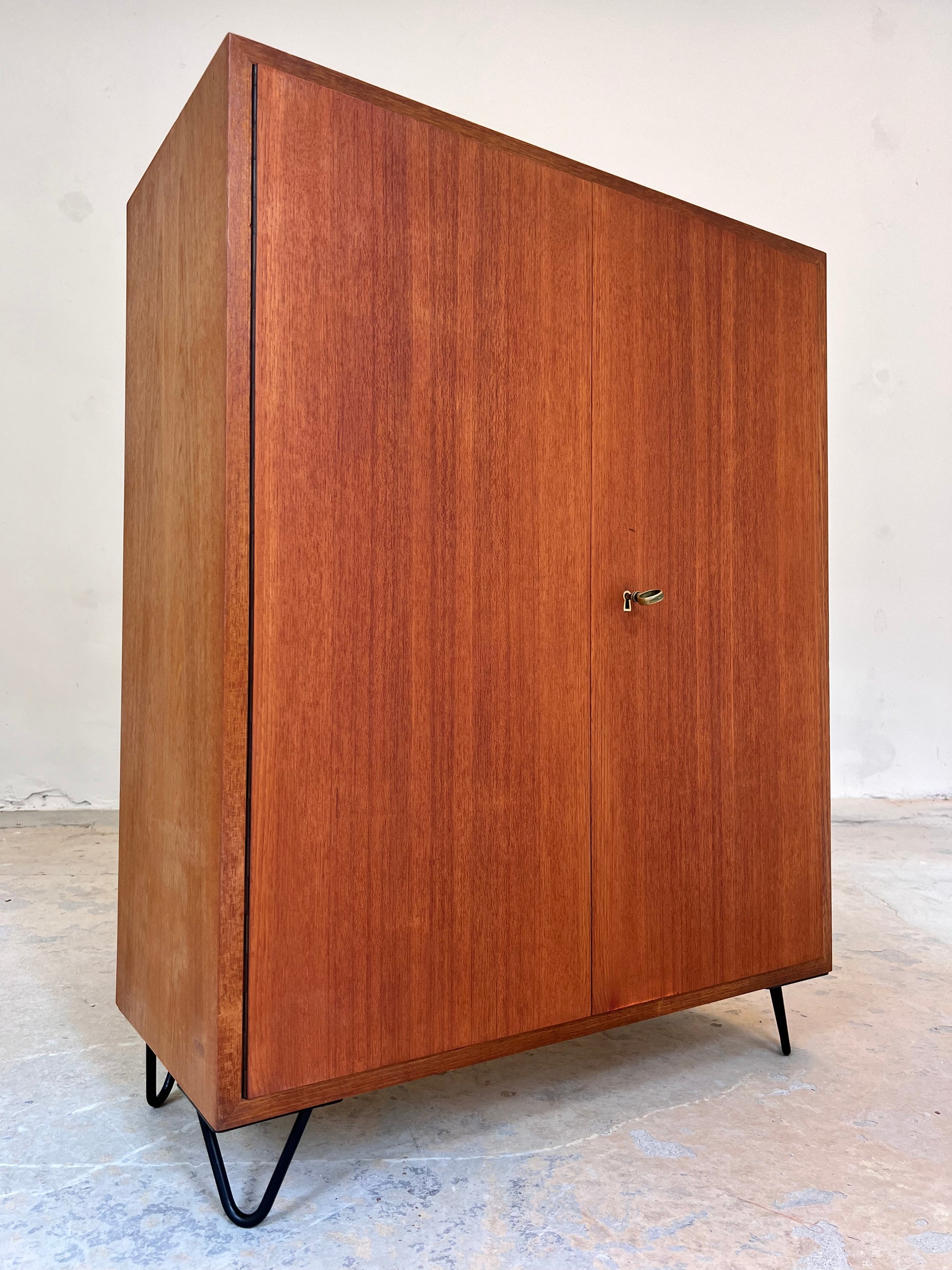 Schrank Teak von IDEE Möbel