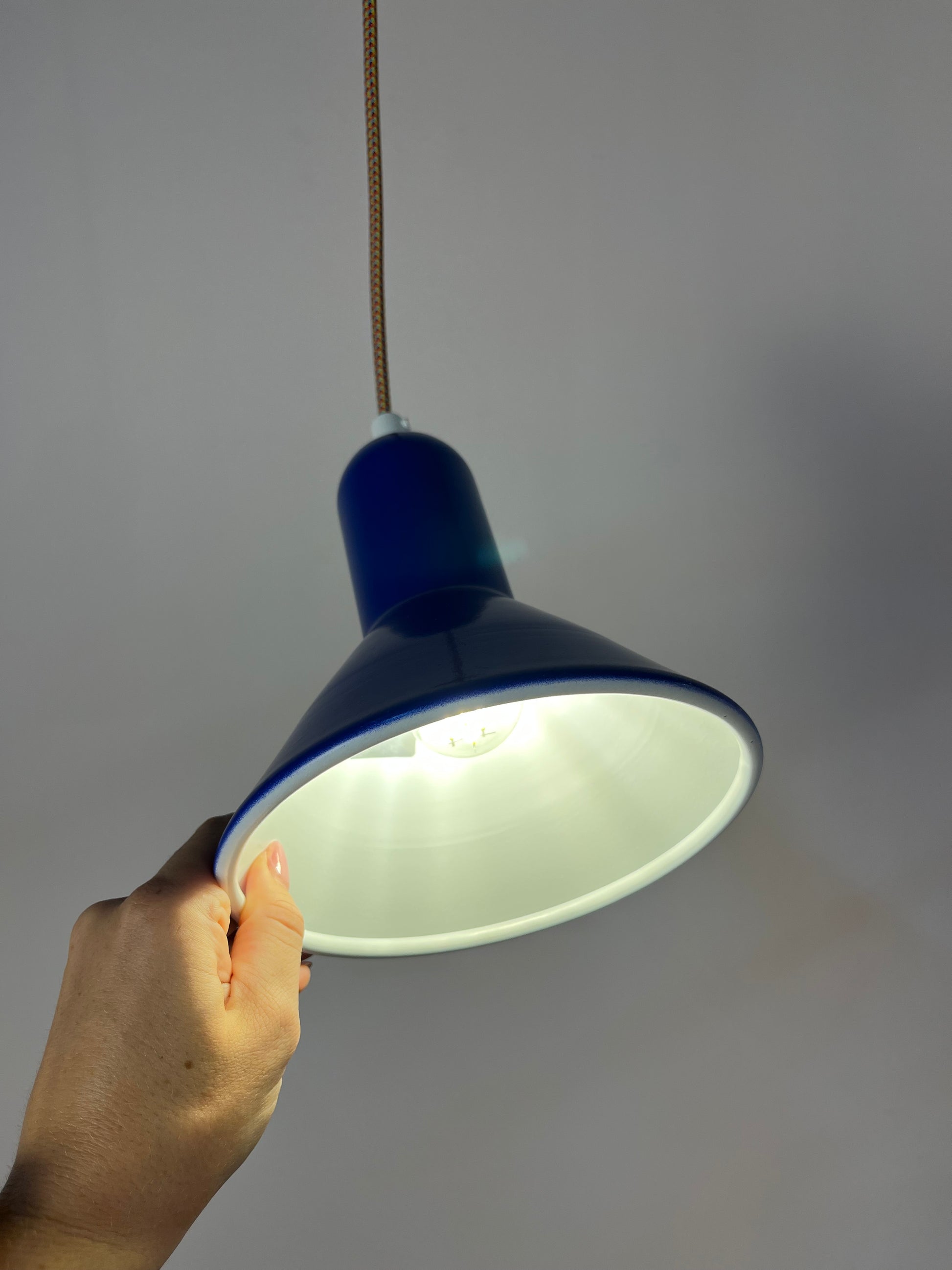 Trichterlampe Typ 4995 königsblau von Lyfa