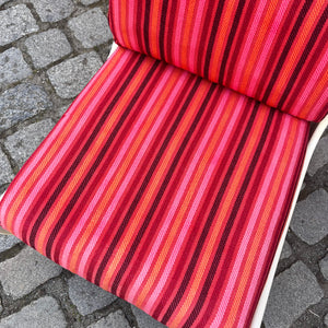 Sessel 70er pink gestreift