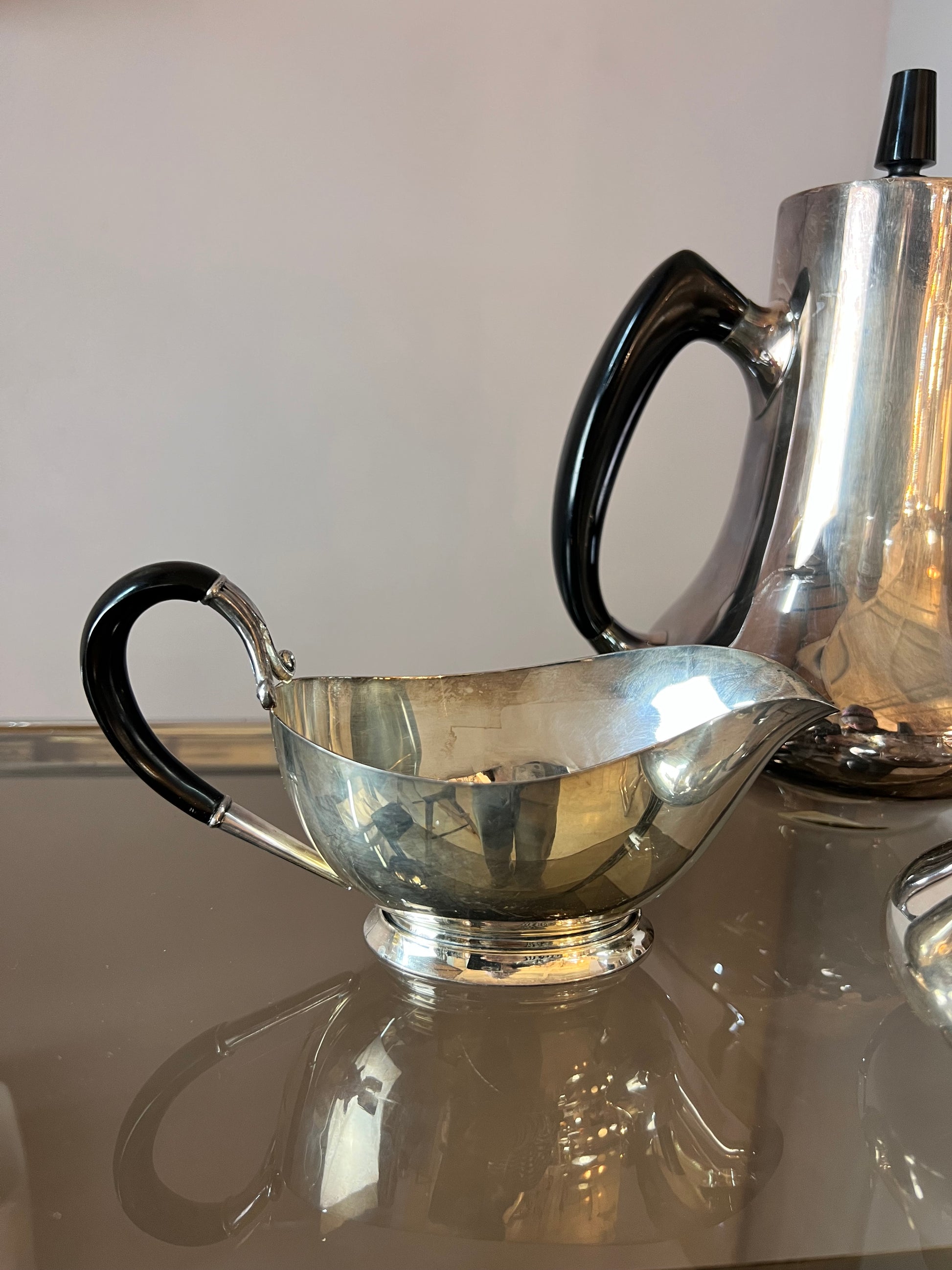 Set: Kanne, Zuckerdose, Milchkännchen & Sauciere Teile EPNS versilbert von Hans Bunde für COHR Denmark