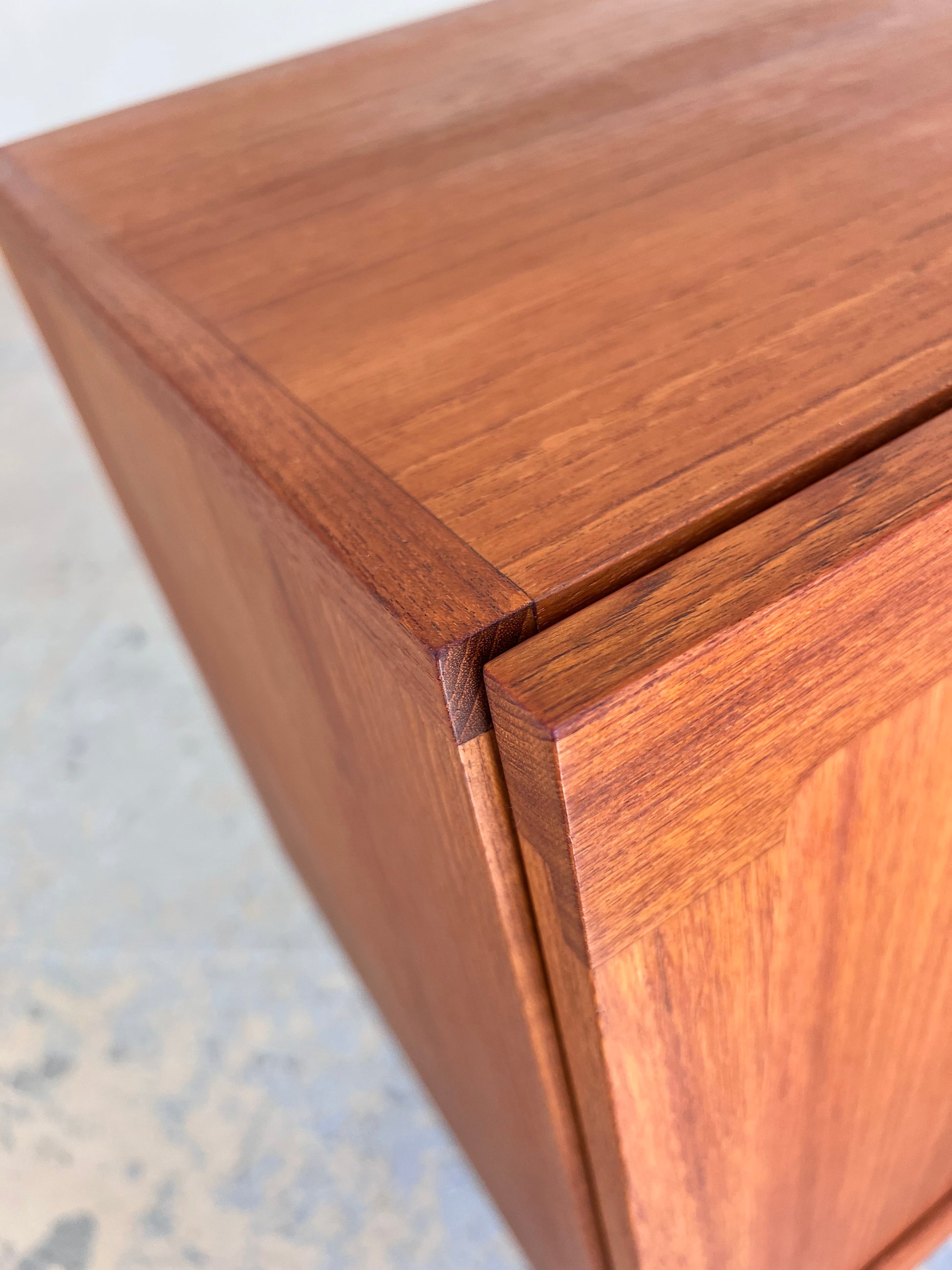 Kommode Teak mit Flügeltüren & neuen Chromfüßen von H. W. Klein für Bramin