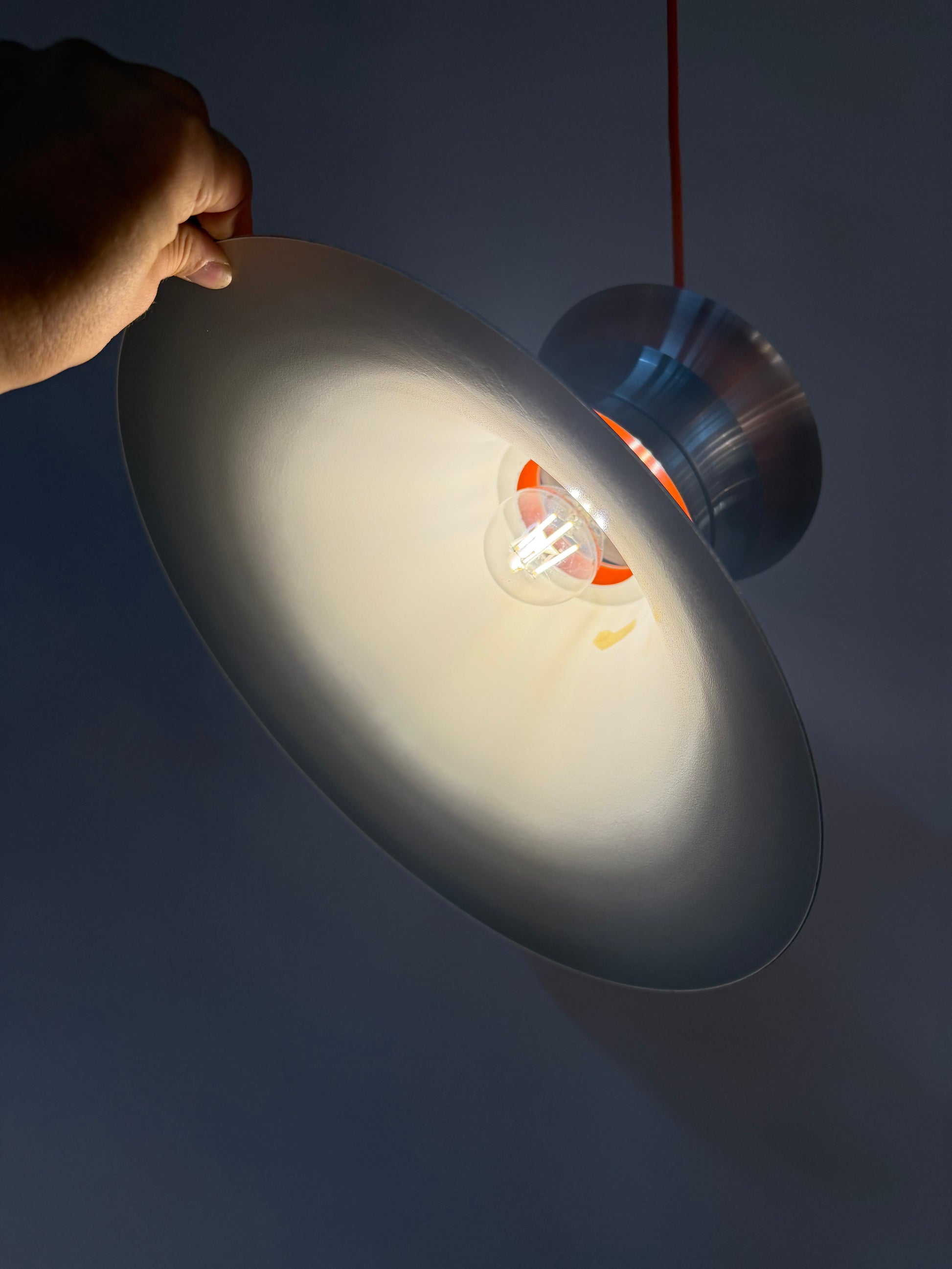 Hängelampe silber orange aus Dänemark