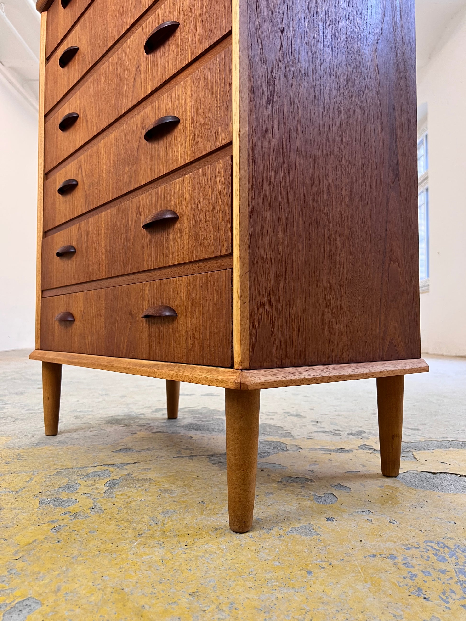 Kommode Teak mit Muschelgriffen aus Dänemark