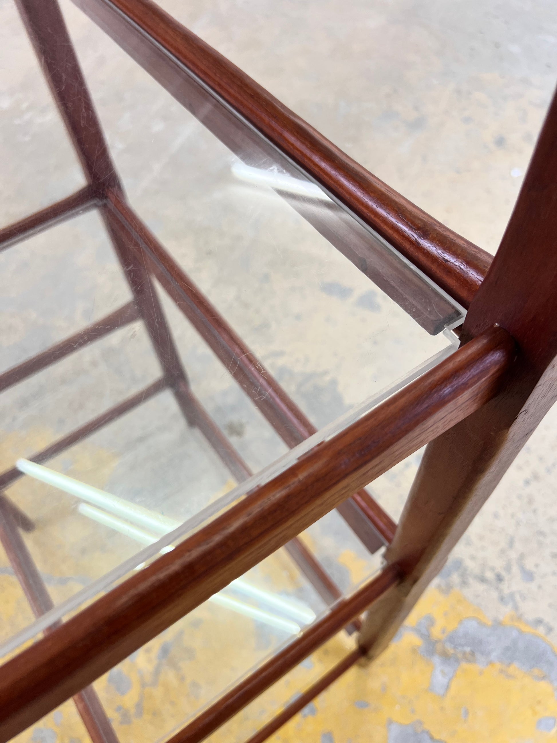 Regal Teak mit Acrylglasplatten aus Däenmark