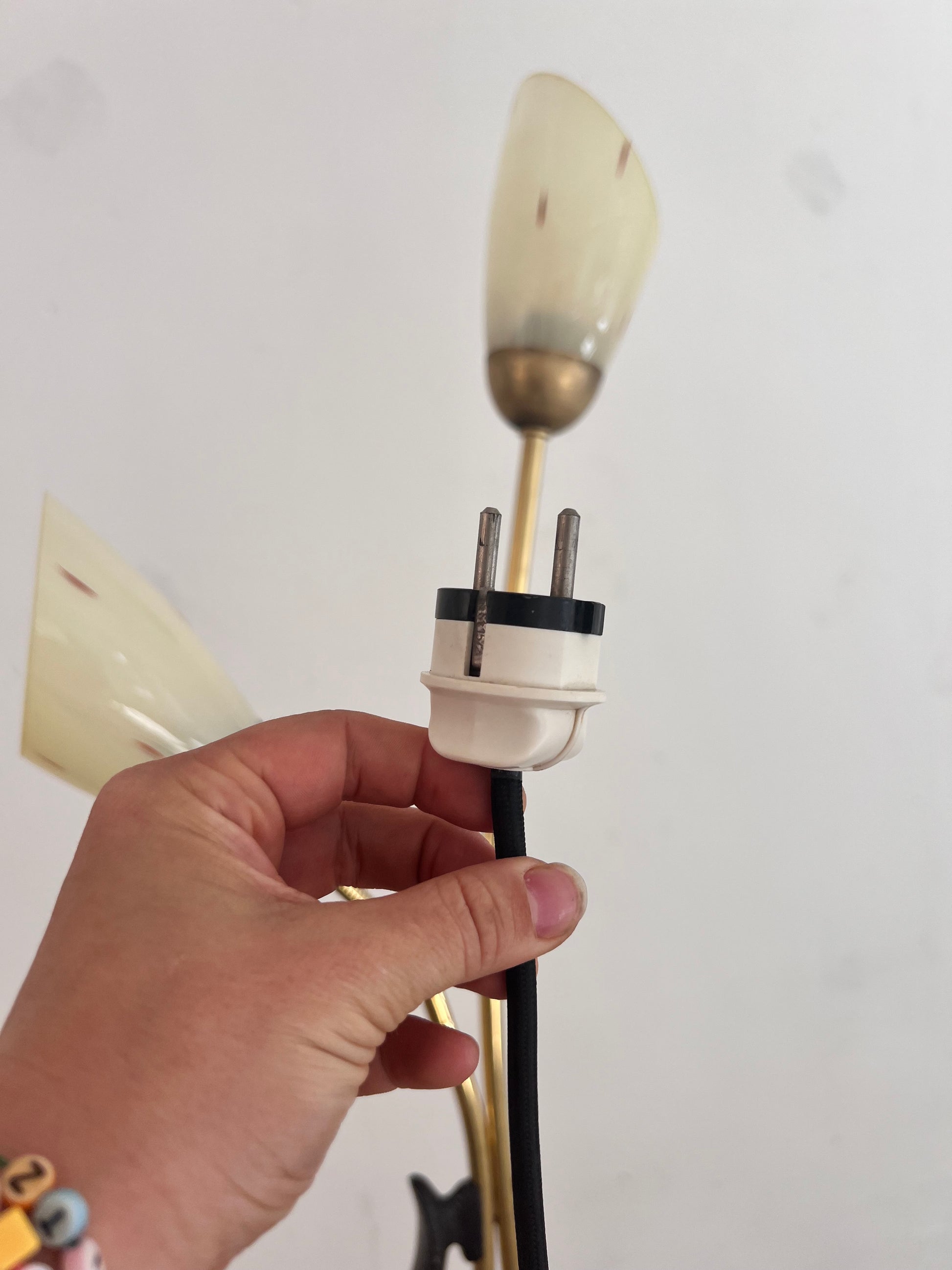 Stehlampe mit zwei Schwanenhalsarmen Messing
