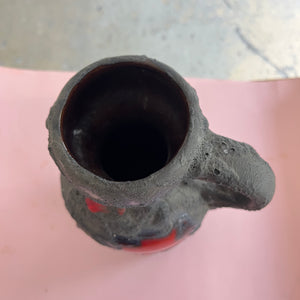 Vase Fat Lava rot schwarz von Marei Keramik