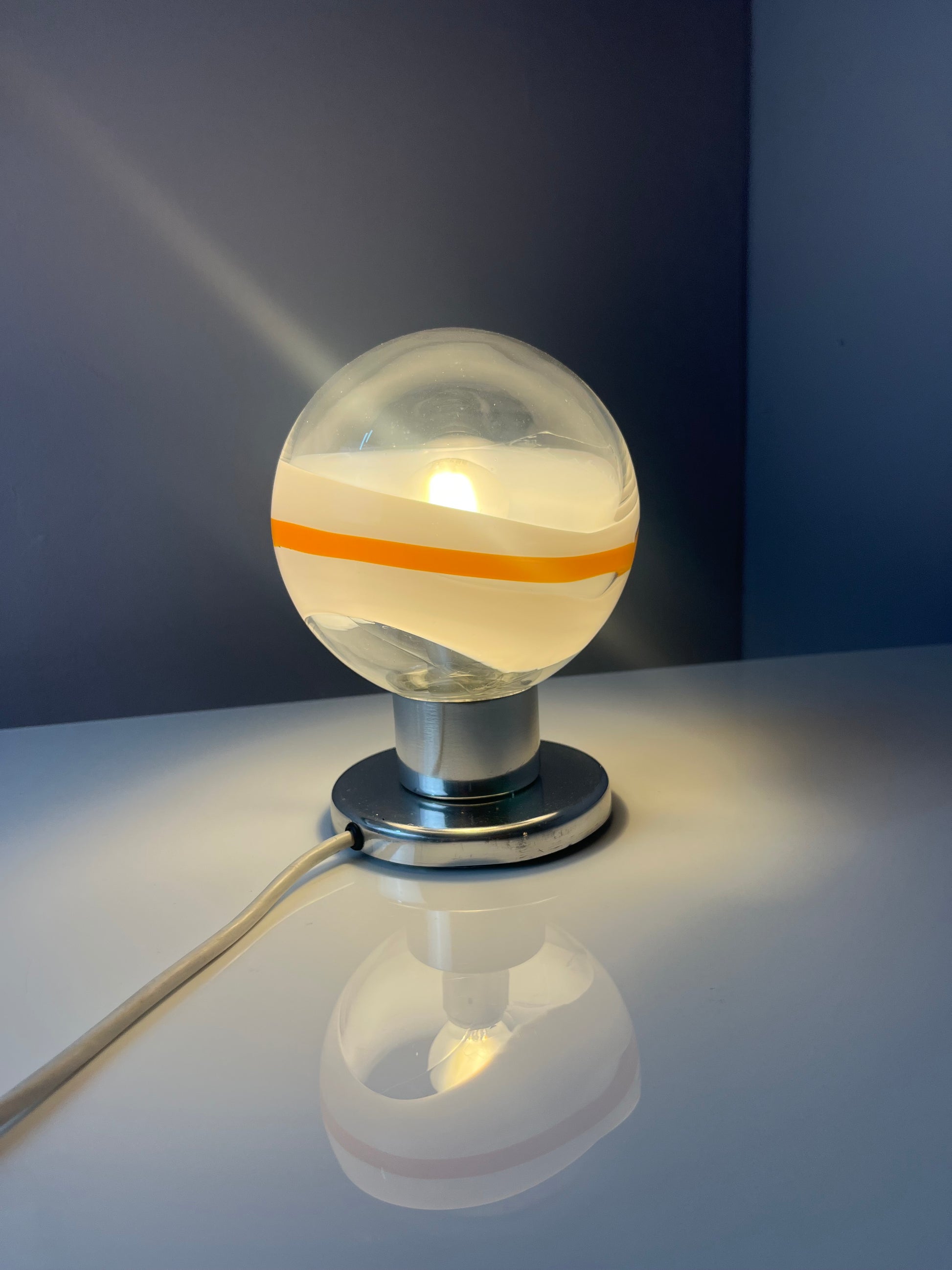 Tischlampe weiß orange Glas Chrom von Doria