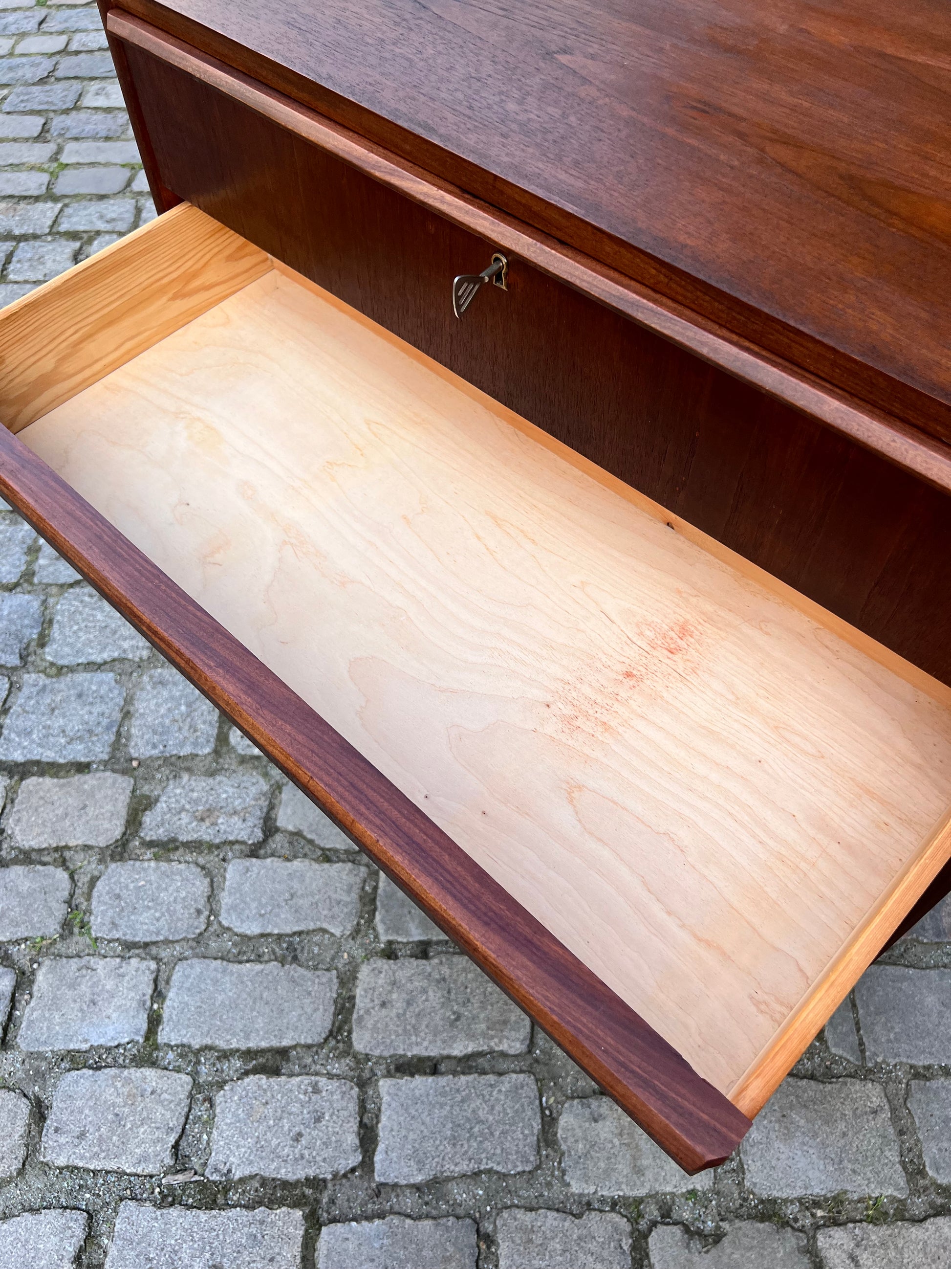 Kommode Teak mit Schloss aus Dänemark