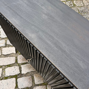 Kommode schwarz auf Hairpin Legs