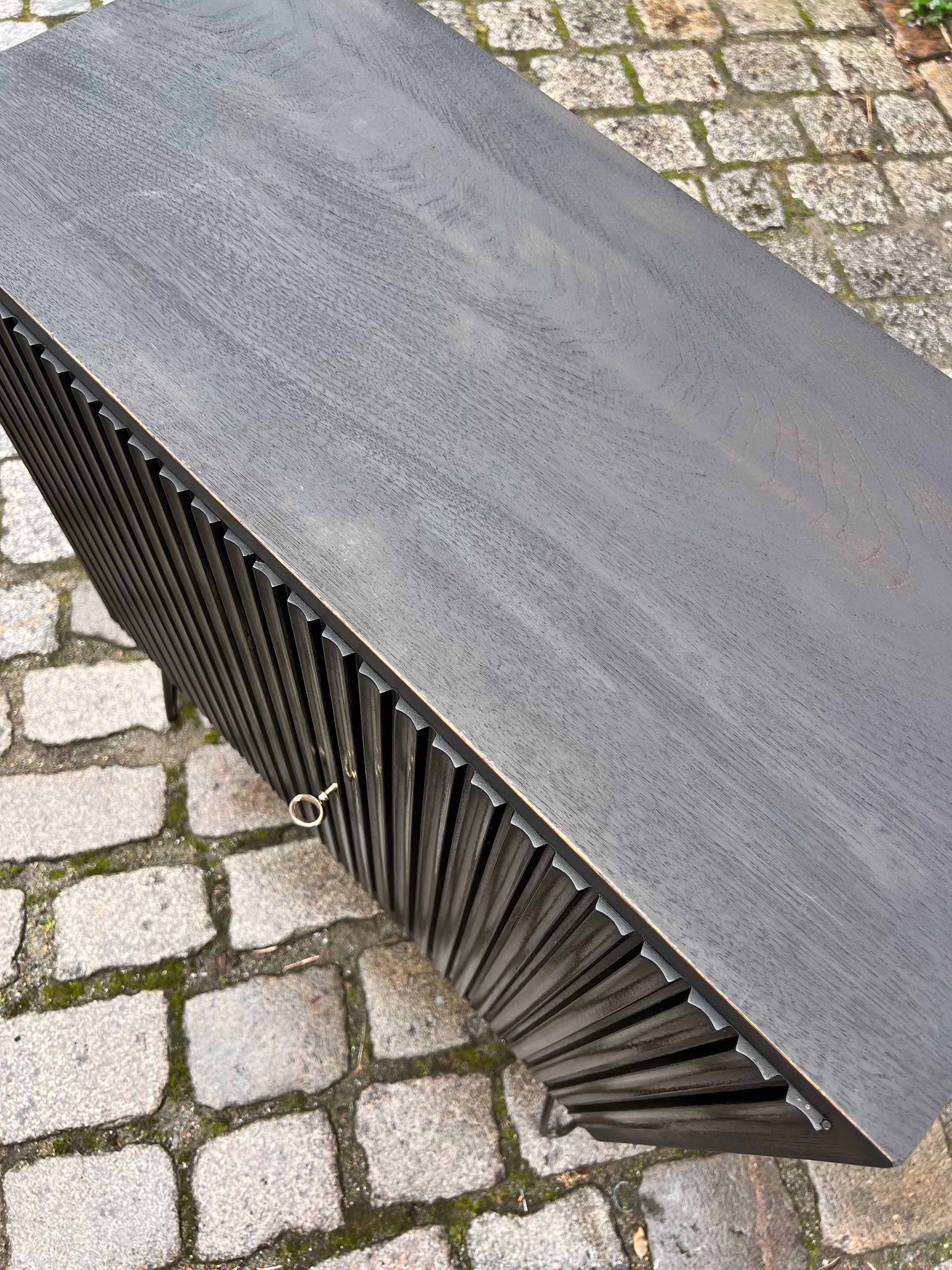 Kommode schwarz auf Hairpin Legs