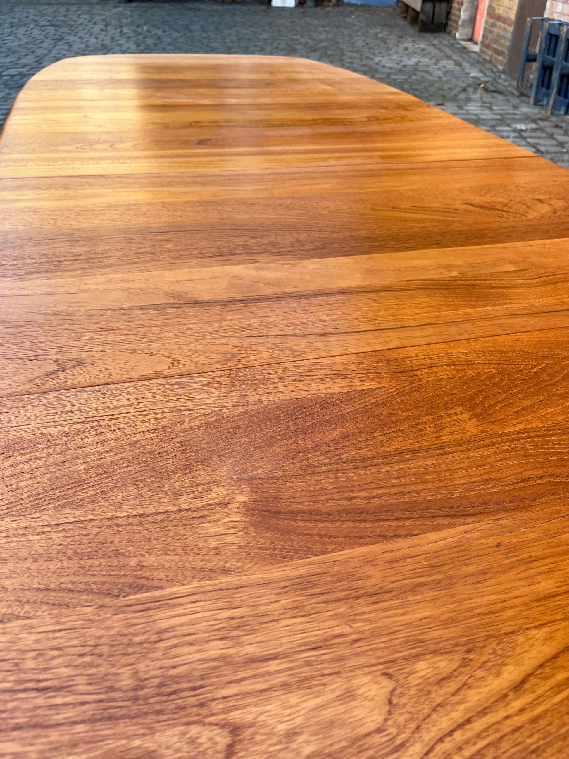 Ausziehbarer Esstisch Teak mit integriertem Fach für Platten