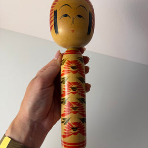 Japanische Kokeshi Holzfigur handbemalt