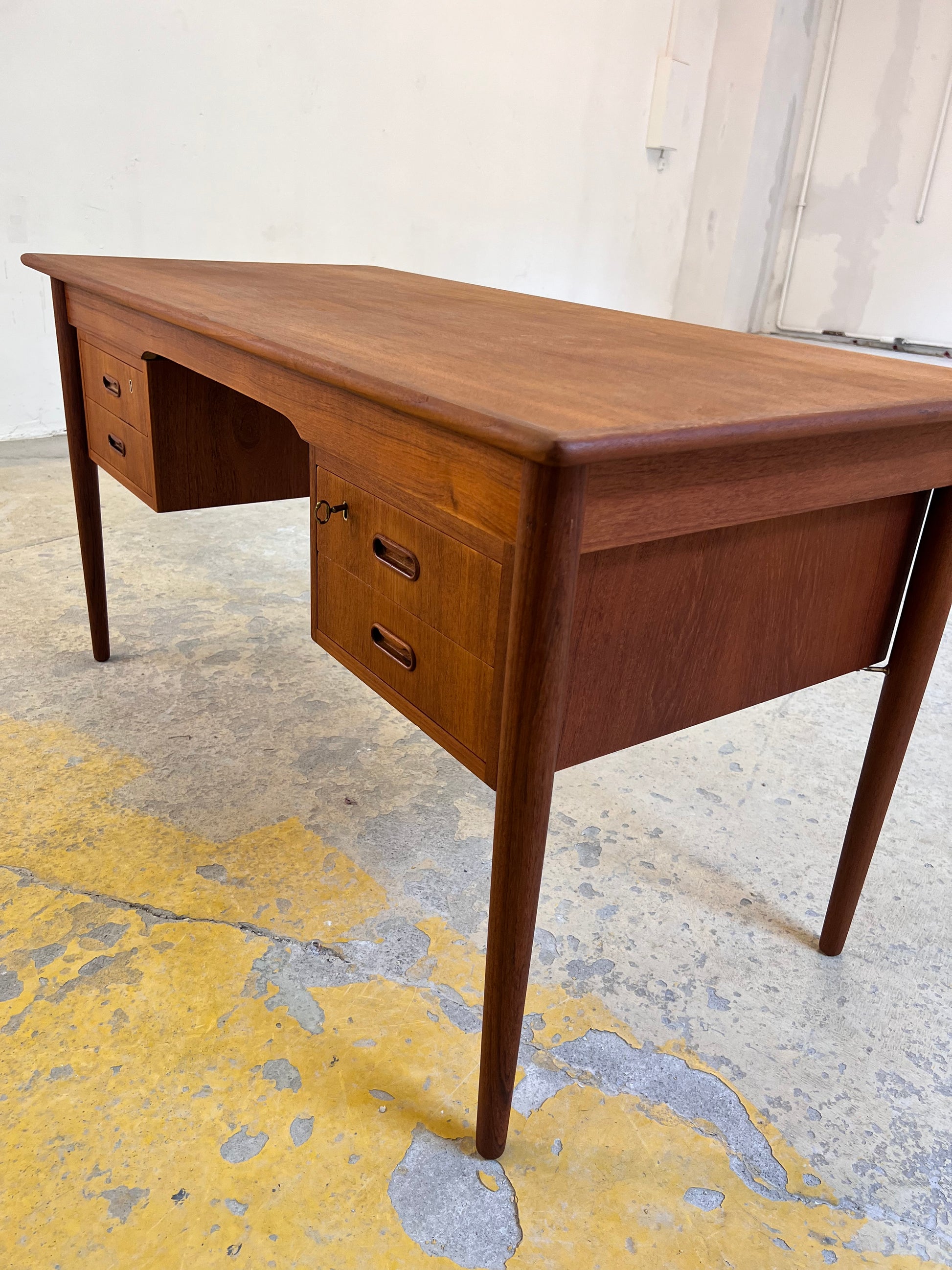 Schreibtisch Teak von „Kvalitet, Form & Funktion“ Dänemark