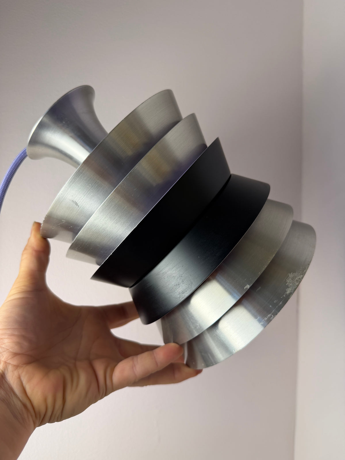 Lamellenlampe Trava silber schwarz lila von Carl Thore für Granhaga