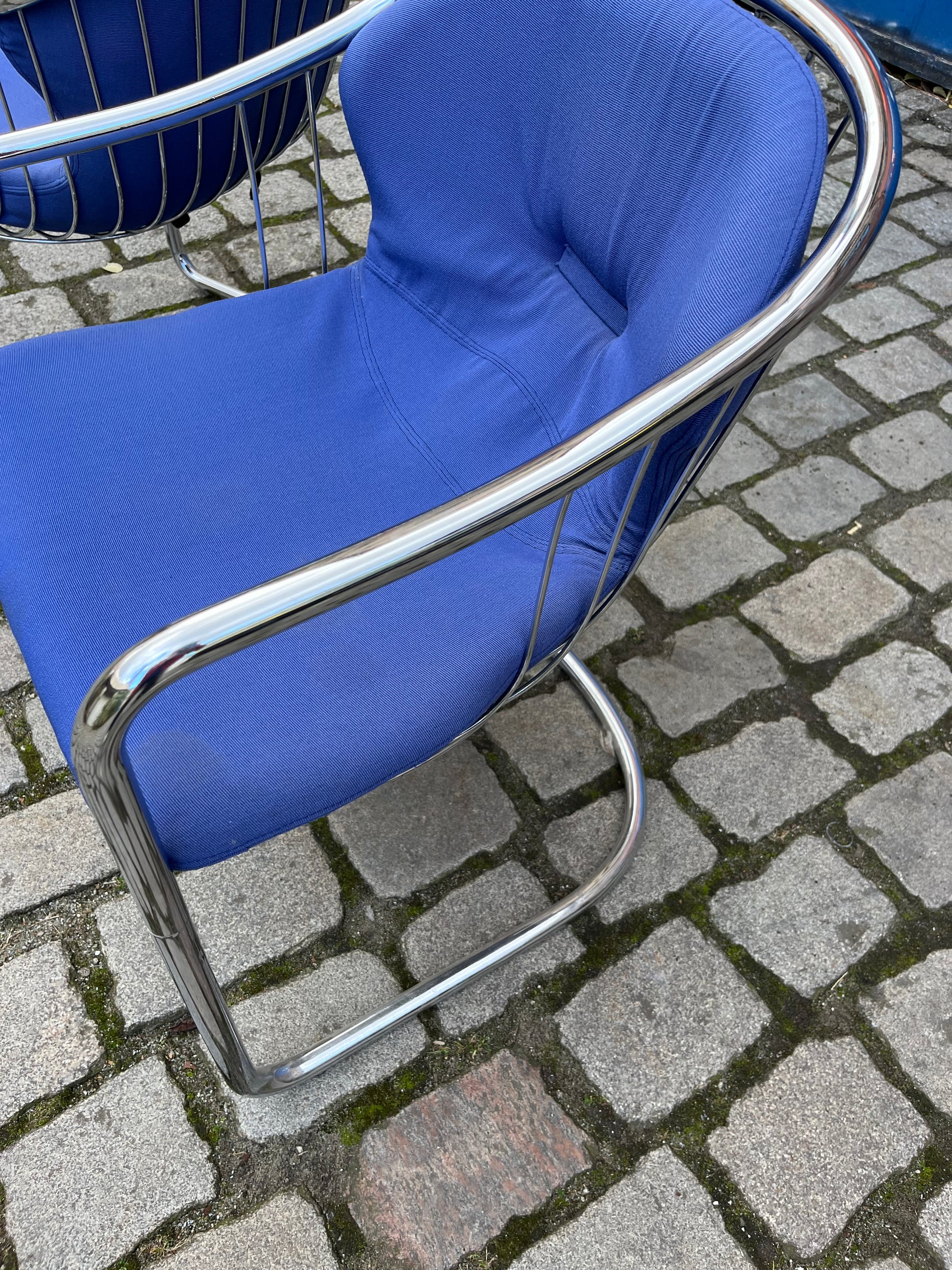 Set: 2x Freischwinger Chrom blau von Gastone Rinaldi für Alma