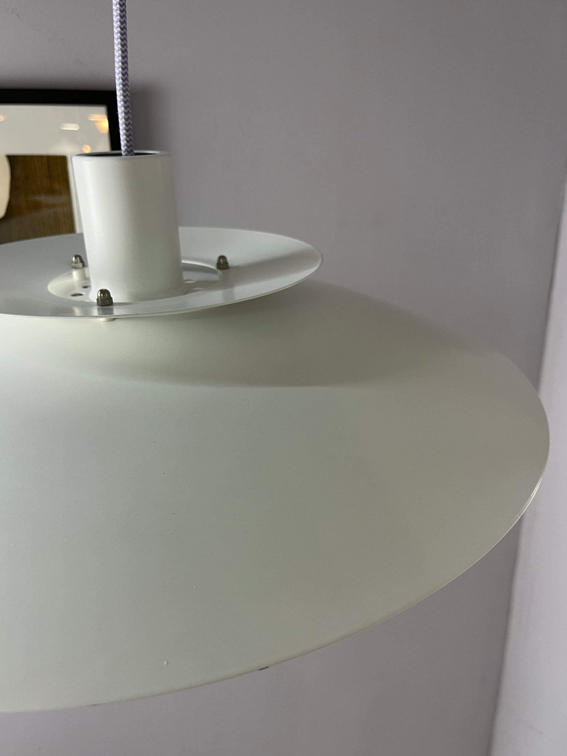 Lamellenlampe weiß lila von Formlight