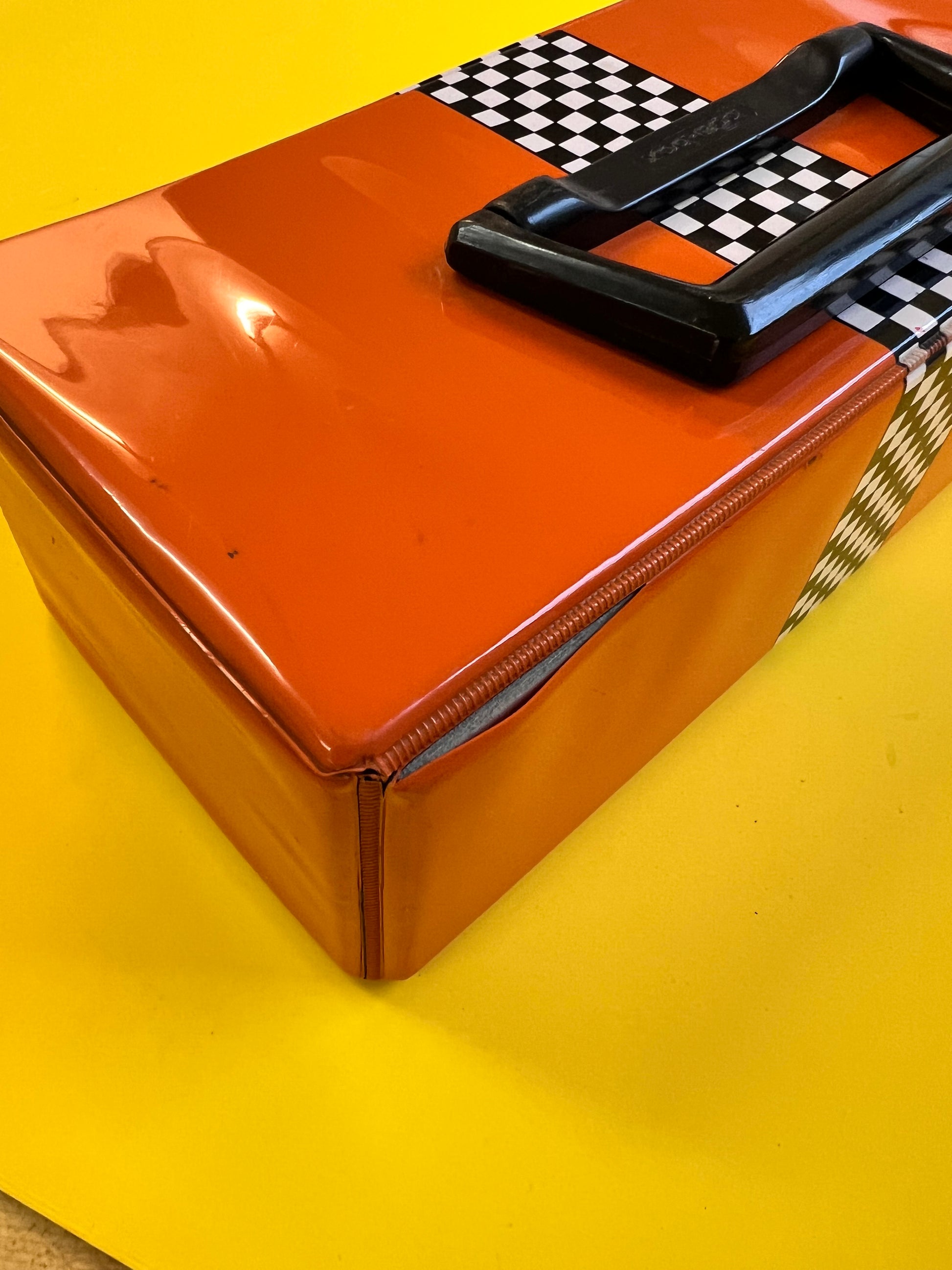 Kassettencase / Box rot schwarz 70er