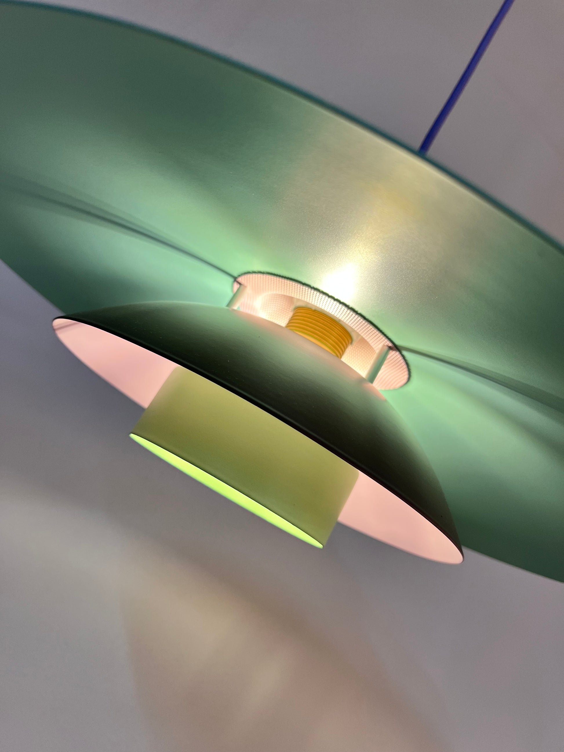 Lamellenlampe neu lackiert, Dänemark