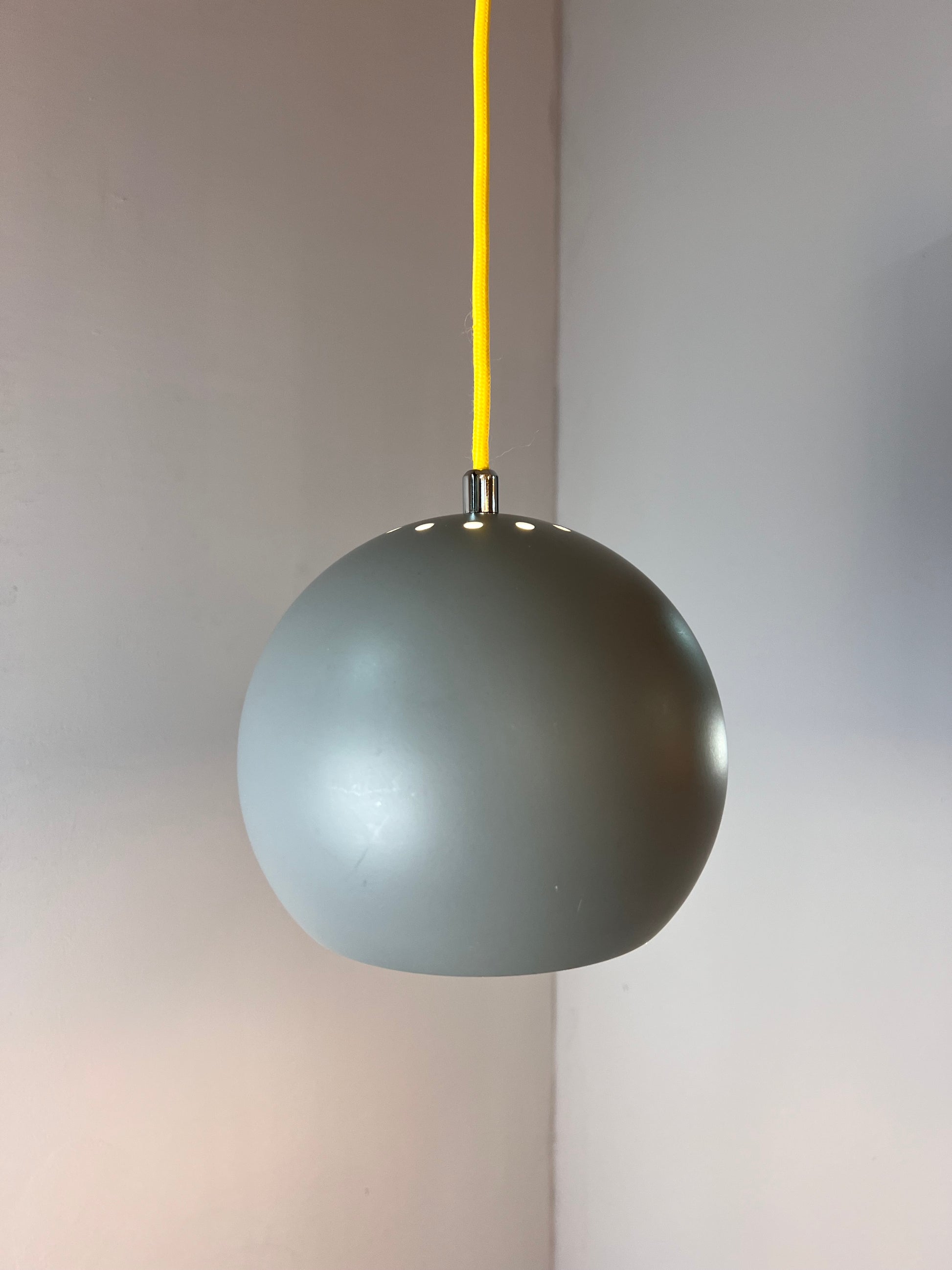 Kugellampe grau von Frandsen Dänemark