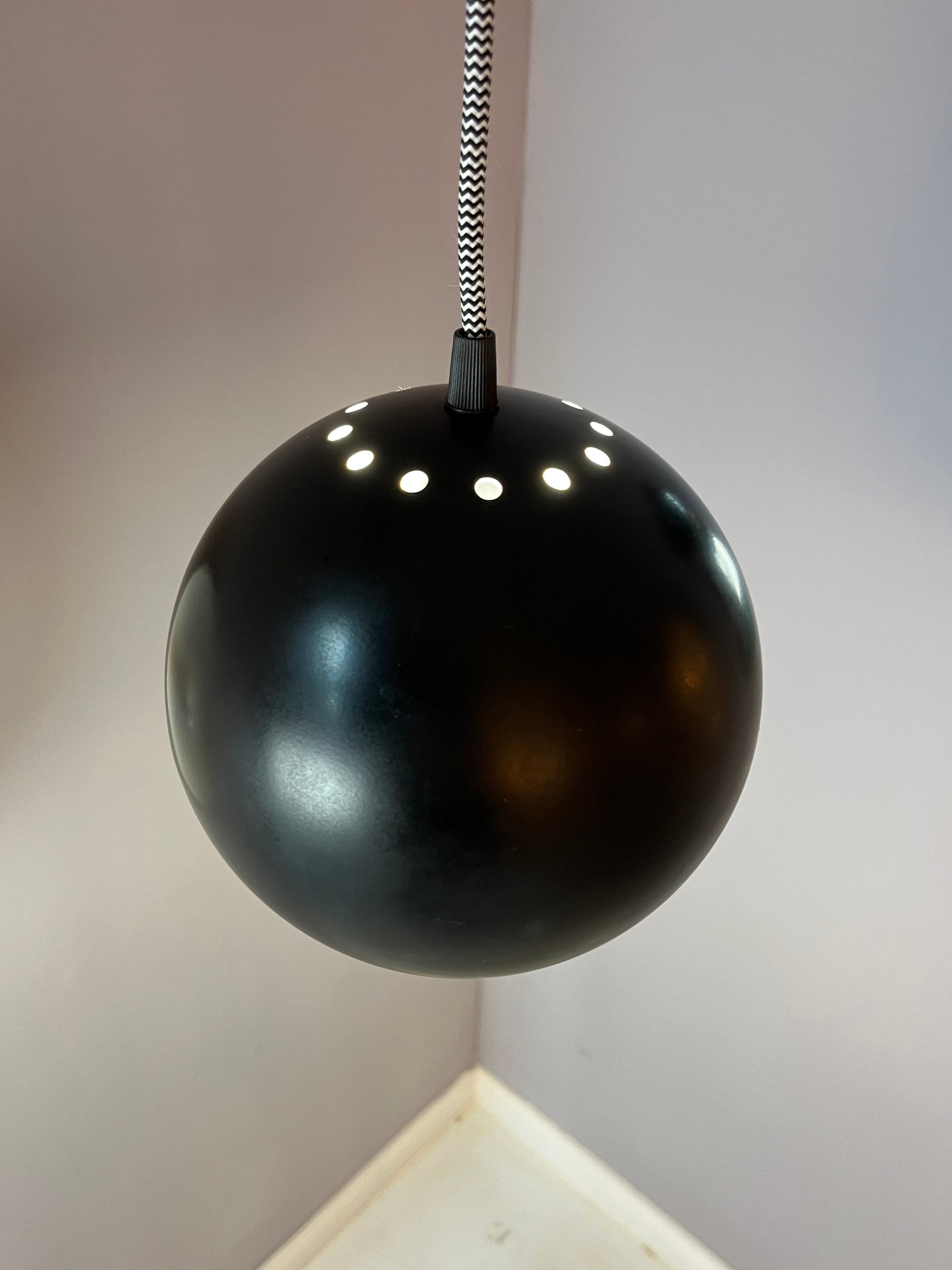 Kugellampe schwarz aus Dänemark
