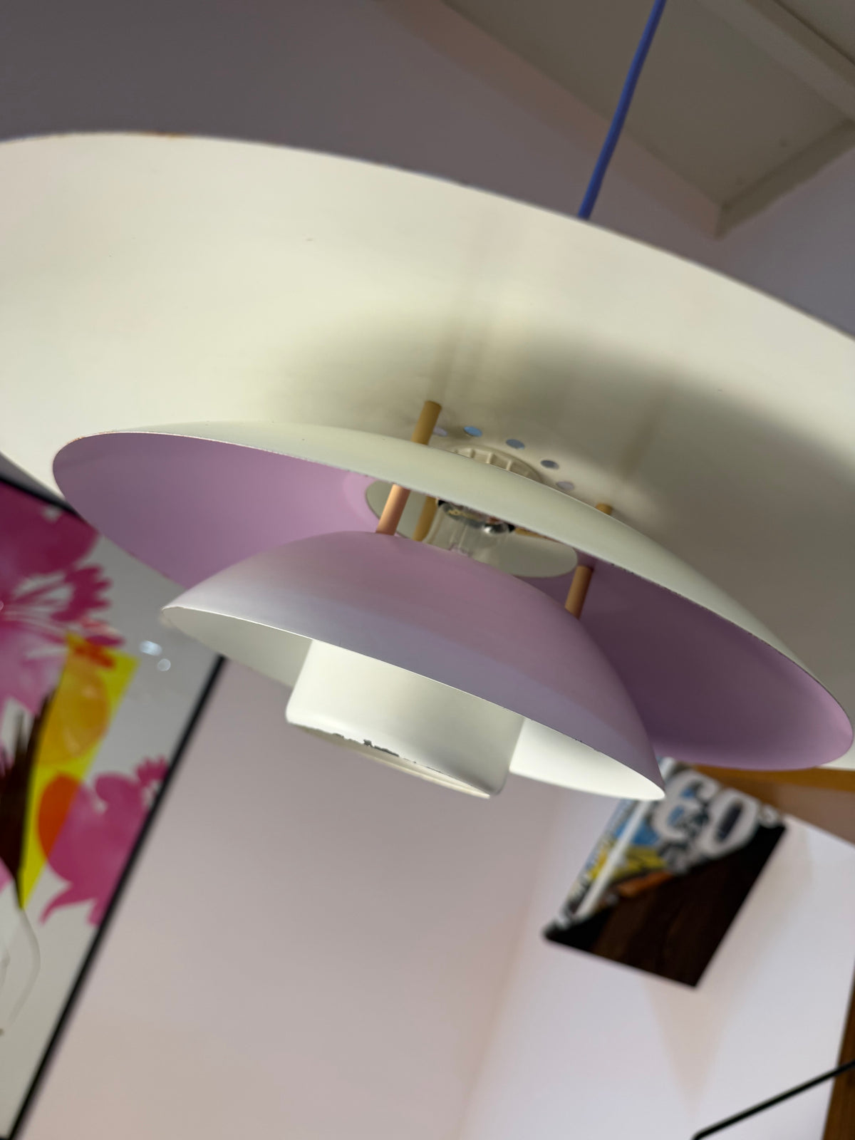 Lamellenlampe weiß lila von Formlight