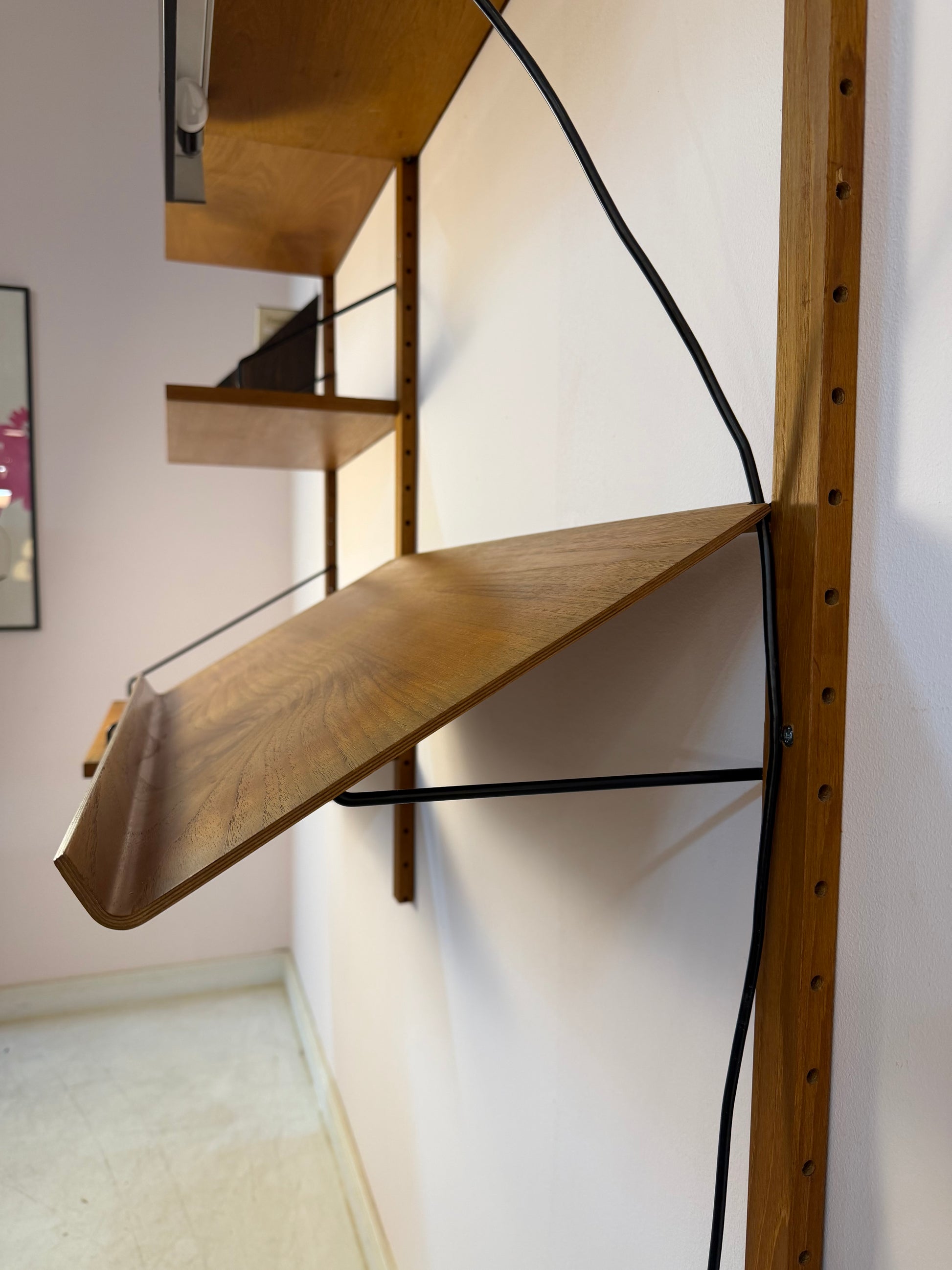 Wandregal Royal System Teak mit Lampe von Poul Cadovius