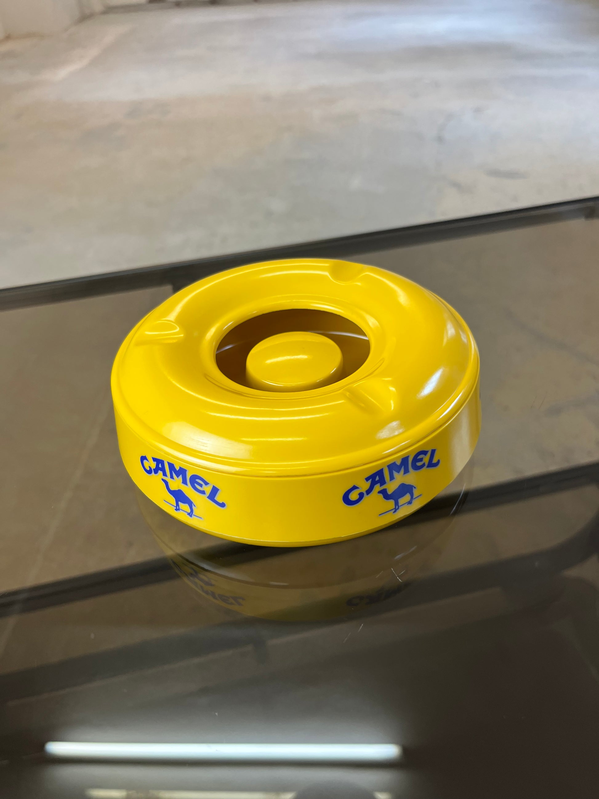 Aschenbecher Camel gelb von Mebel Italy