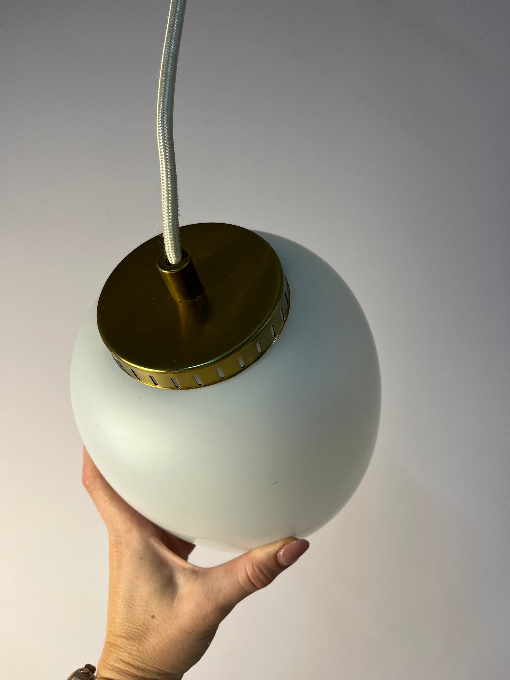 Hängelampe Kina Opalglas Messing von Bent Karlby für Lyfa