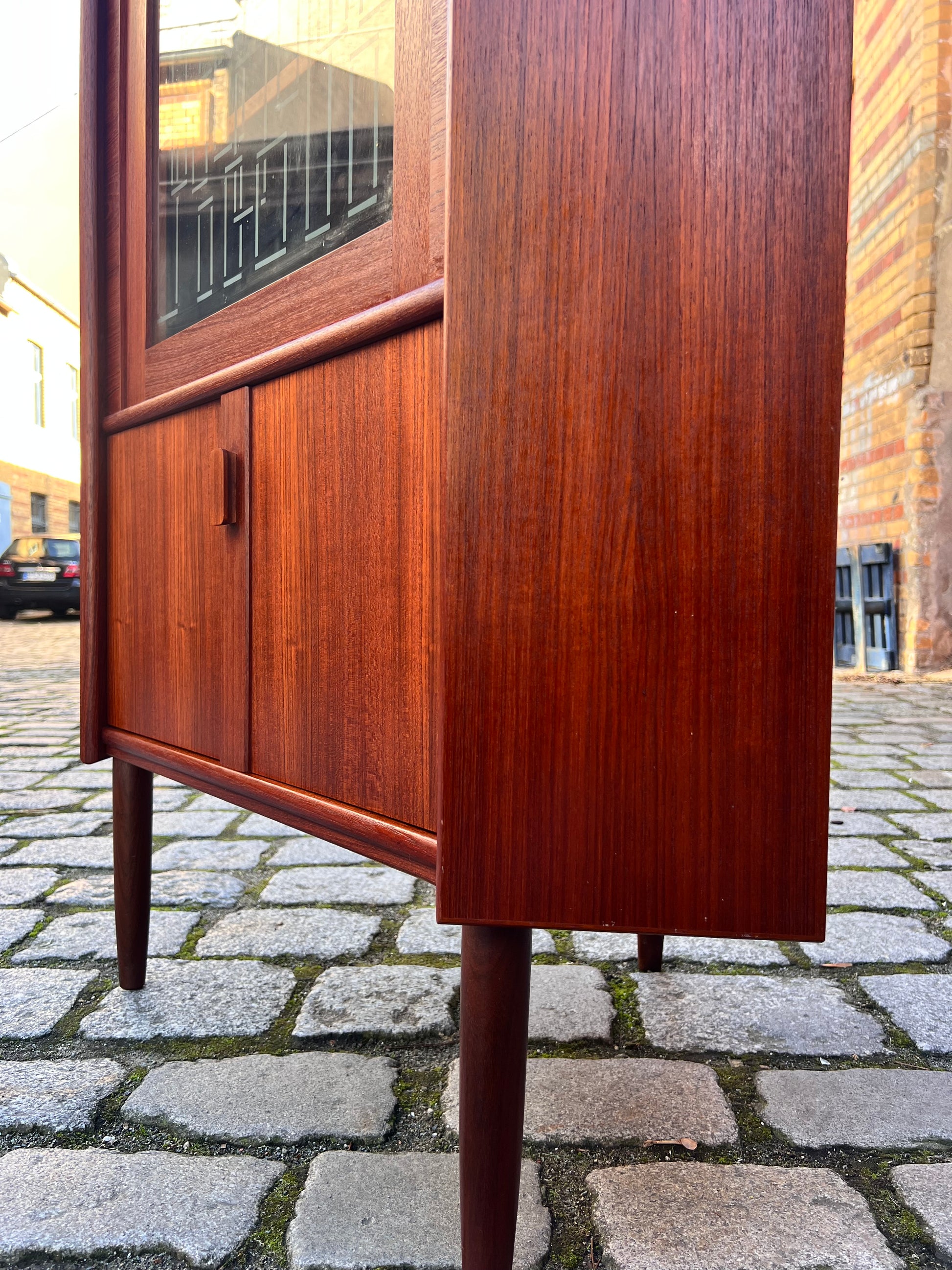 Eckschrank Teak mit Glastür und Schloss