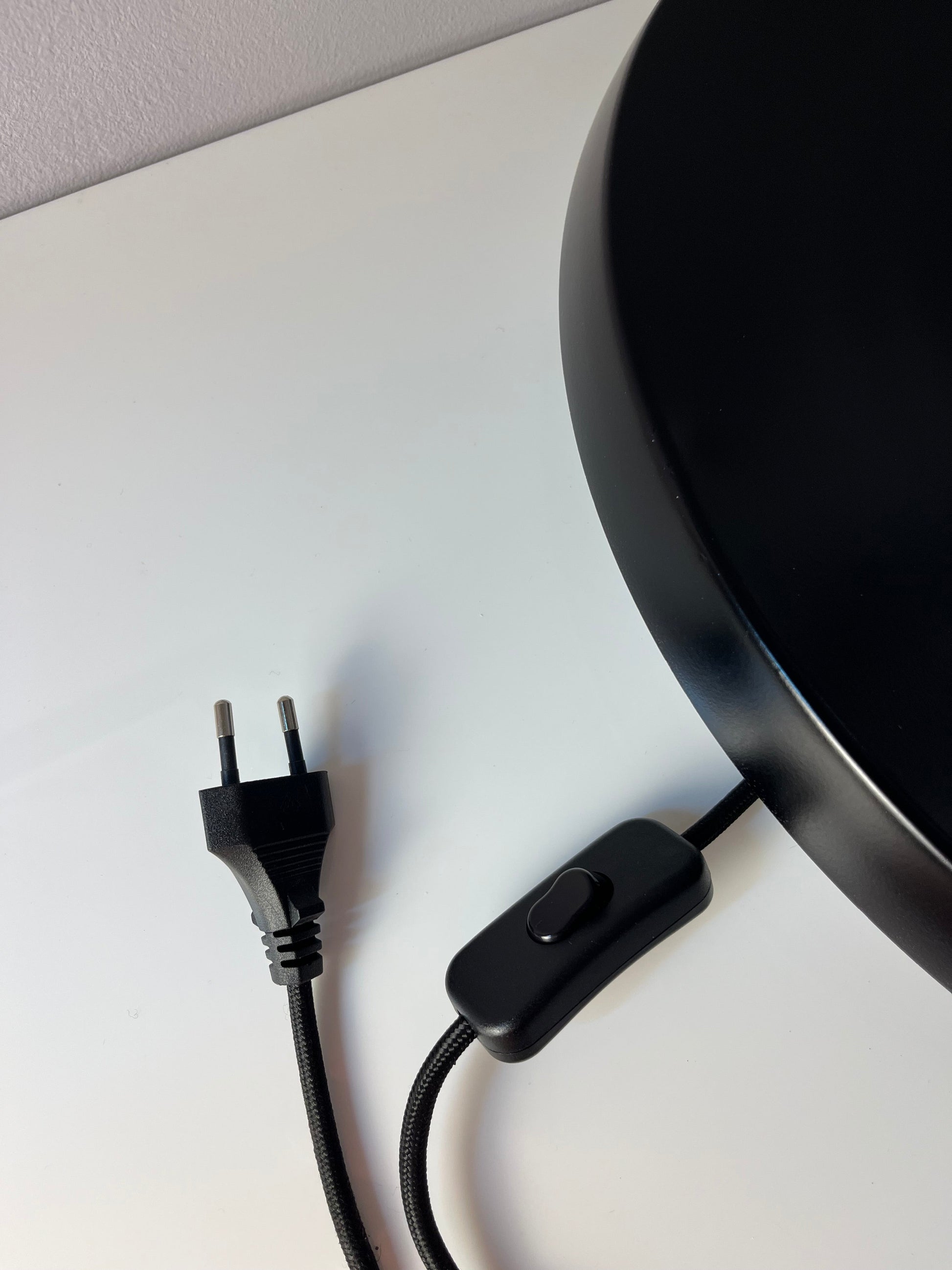 Wandlampe Diskus schwarz neu lackiert