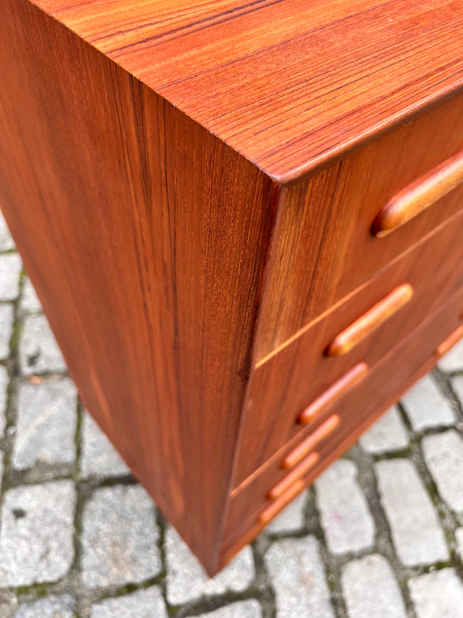 Kommode Teak mit Schloss aus Dänemark