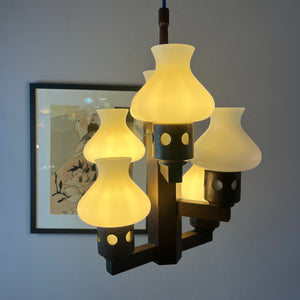 Kronleuchter dunkelbraun weiß Holz Opalglas von Vitrika