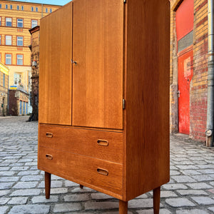 Schrank Eiche mit Türen und Schubladen aus Dänemark