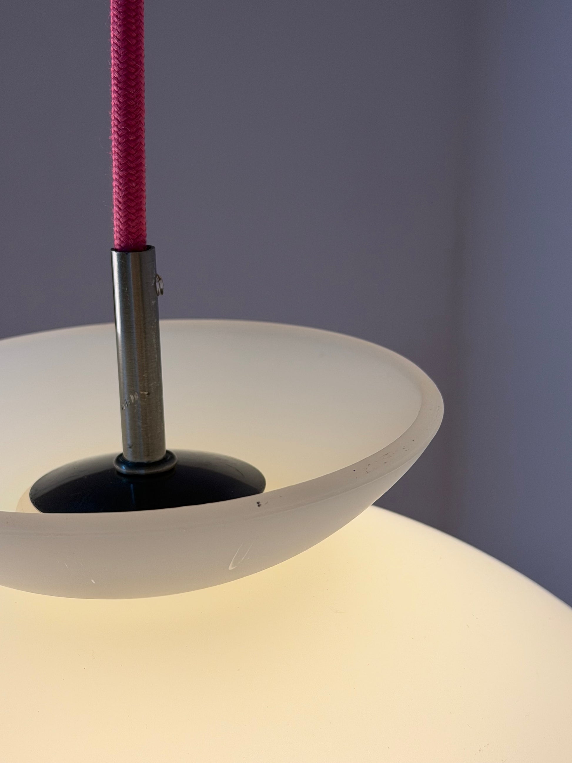 Lamellenlampe Milchglas aus Dänemark