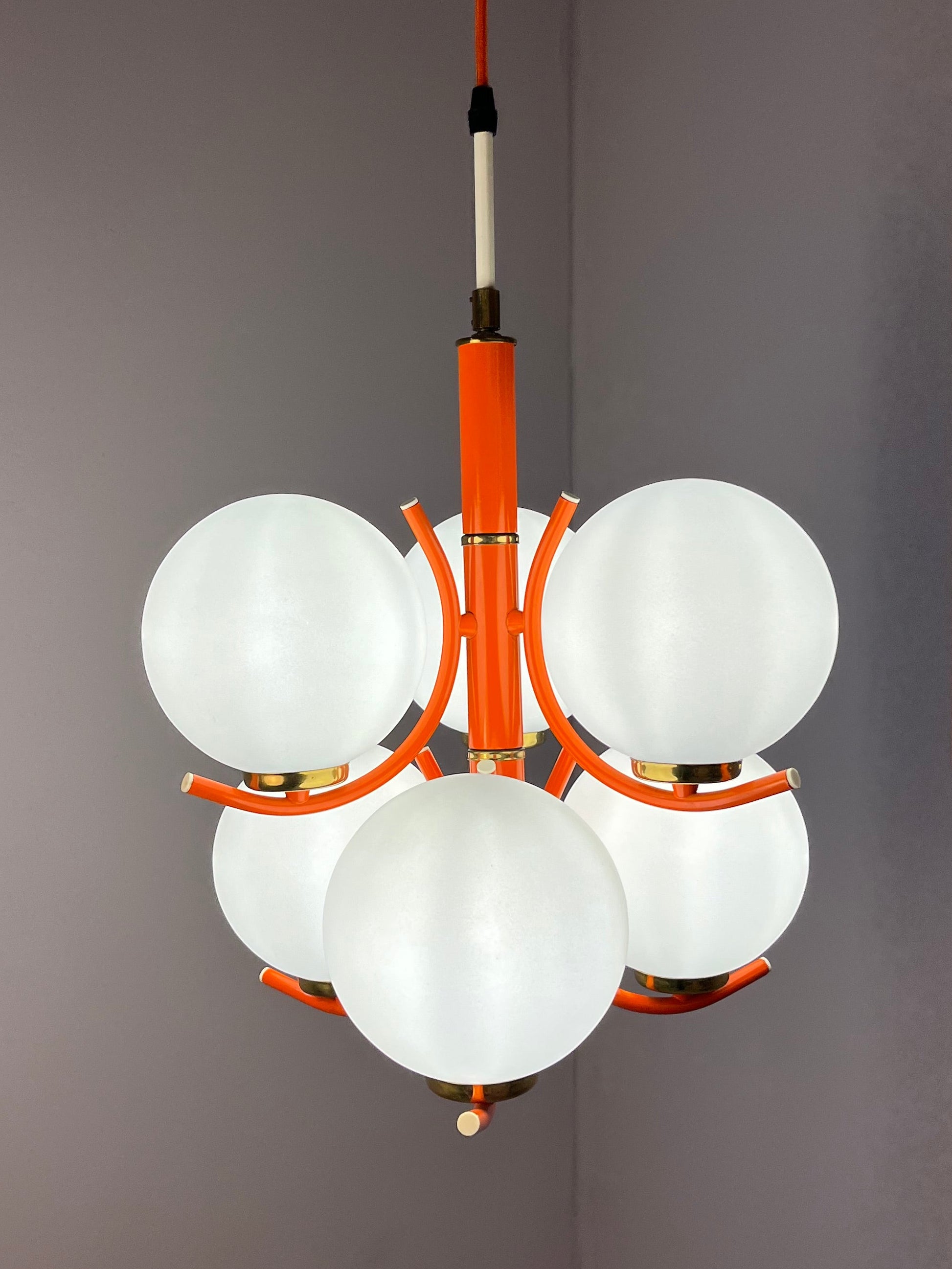 Kronleuchter weiß orange von Richard Essig