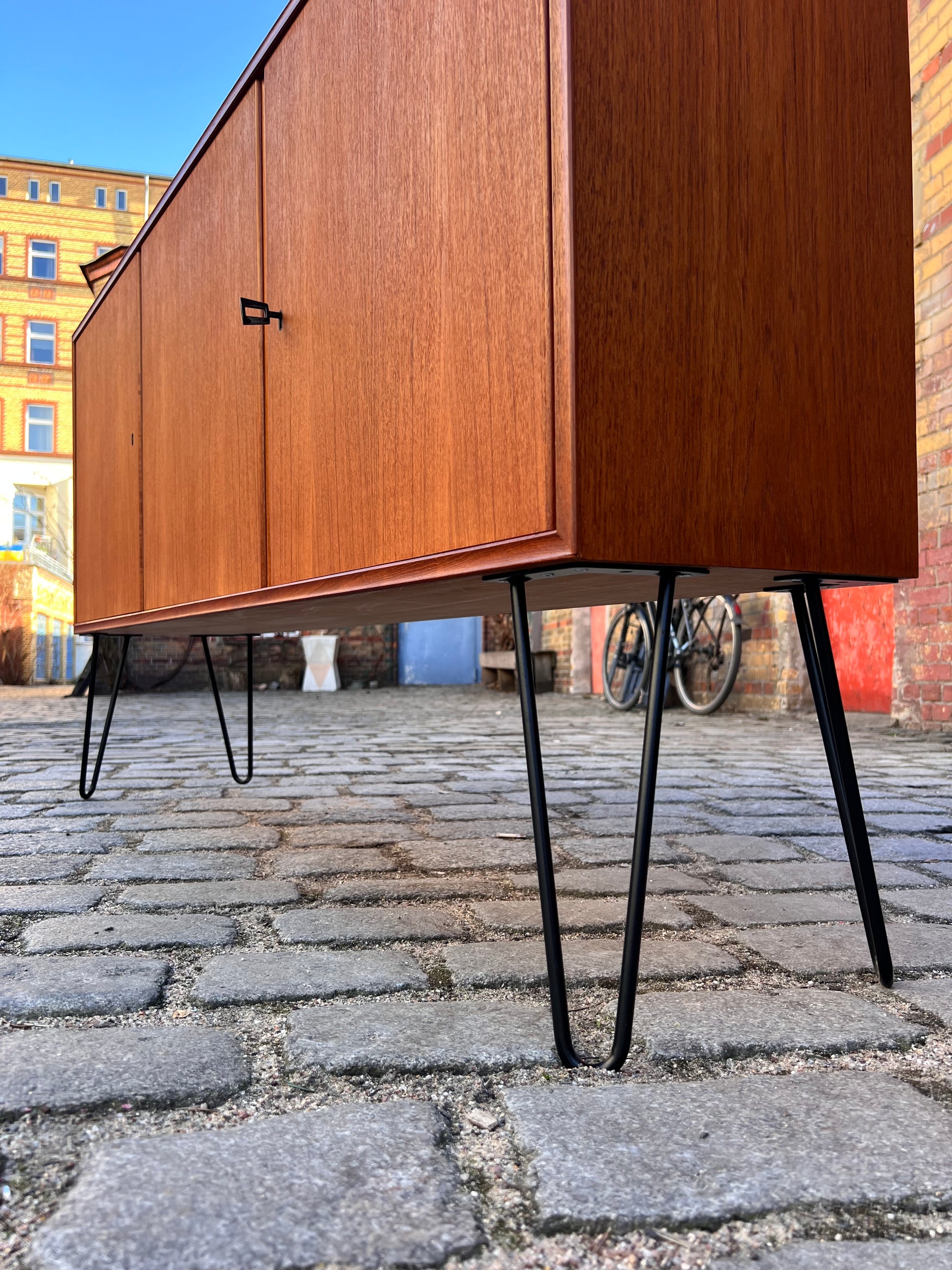 Sideboard Teak auf Hairpinlegs von rt Möbel
