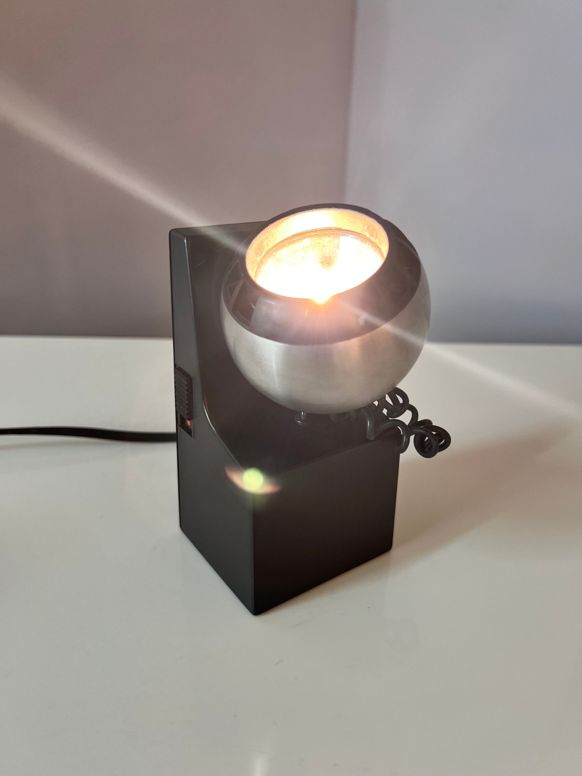 Tischlampe Modell 41701 schwarz silber mit Kugelkopf von Osram