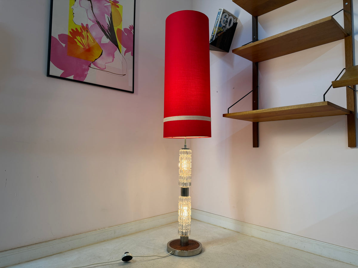 Stehlampe rot Glas Chrom von Fischer Leuchten