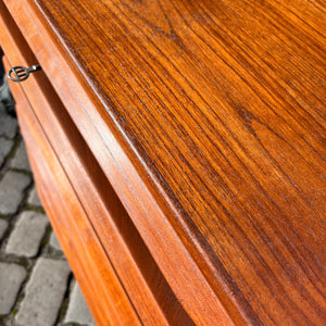 Kommode Teak mit Schloss aus Dänemark