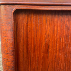 Highboard Teak mit Jalousietüren aus Dänemark