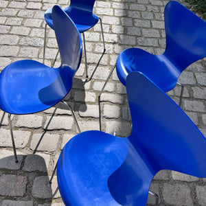 Set: 4x Stuhl Serie 7 Königsblau lackiert von Arne Jacobsen für Fritz Hansen
