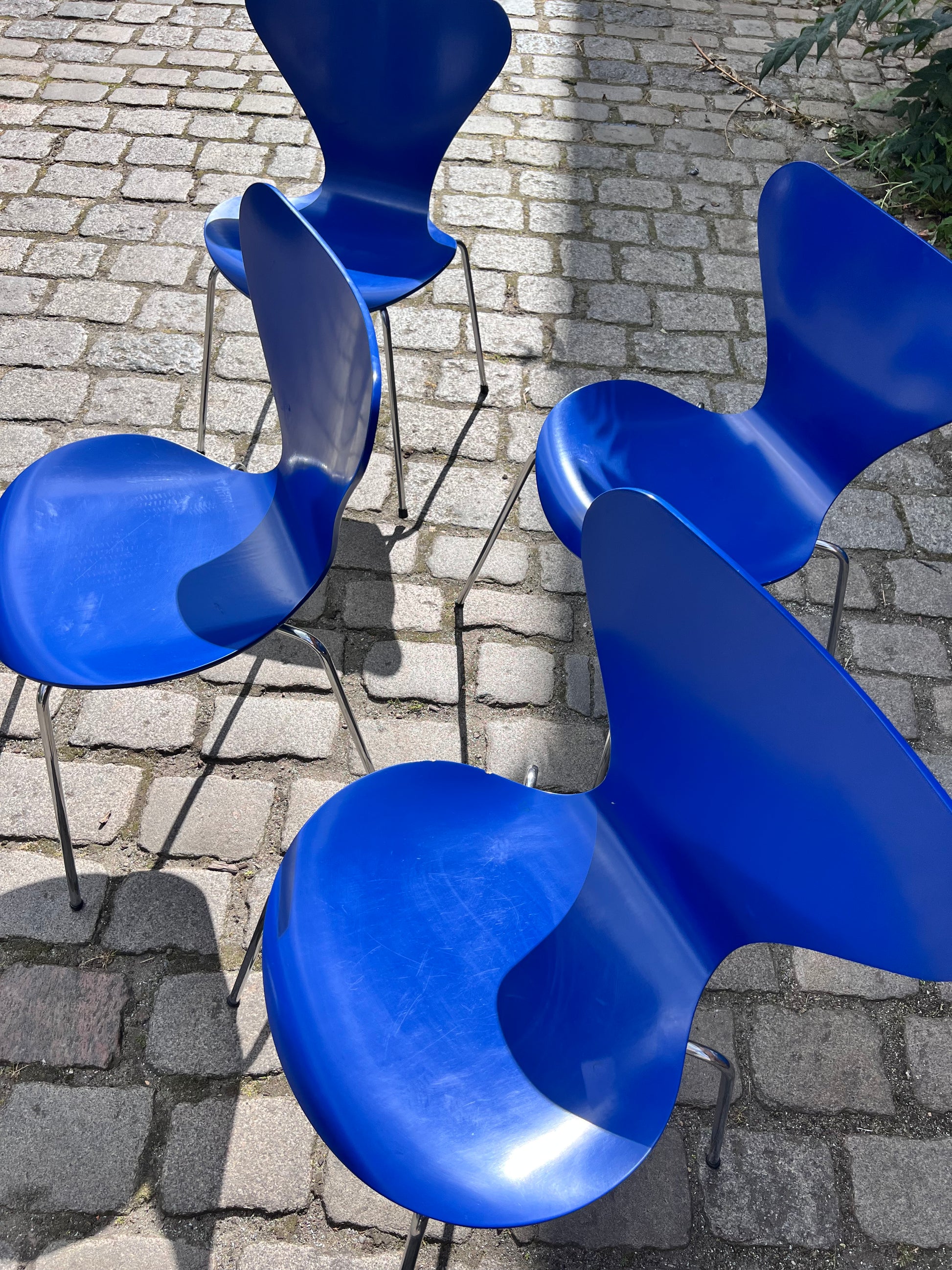 Set: 4x Stuhl Serie 7 Königsblau lackiert von Arne Jacobsen für Fritz Hansen