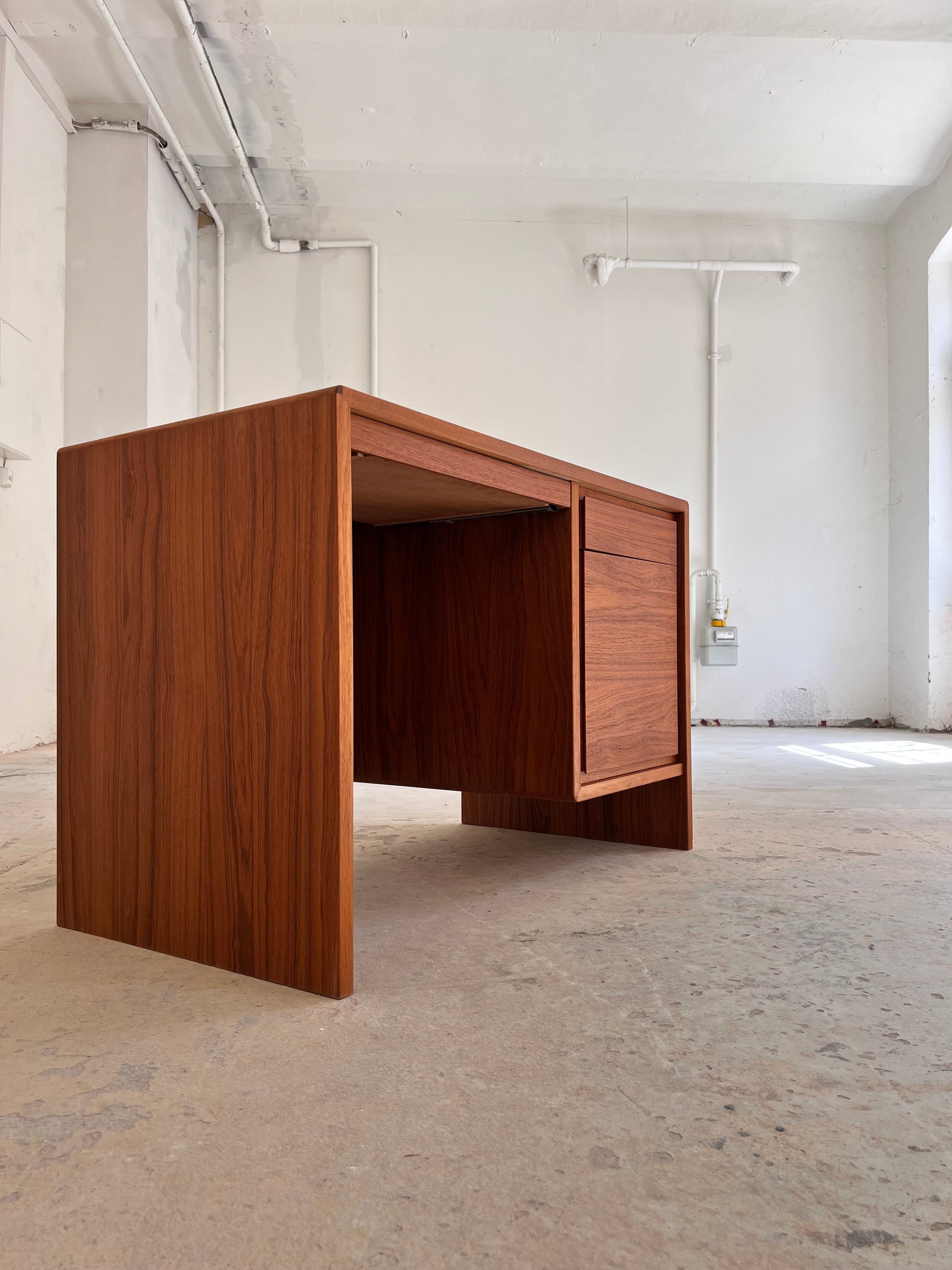 Schreibtisch Teak mit extra Laptop-Fach aus Dänemark