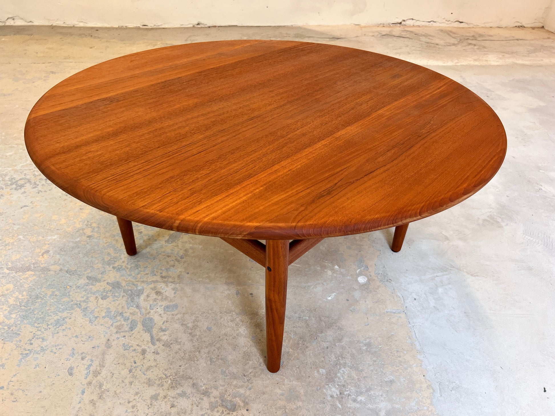 Runder Couchtisch Teak von Niels Bach