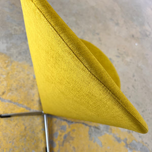 „Cone Chair“ gelb von Verner Panton neu bezogen