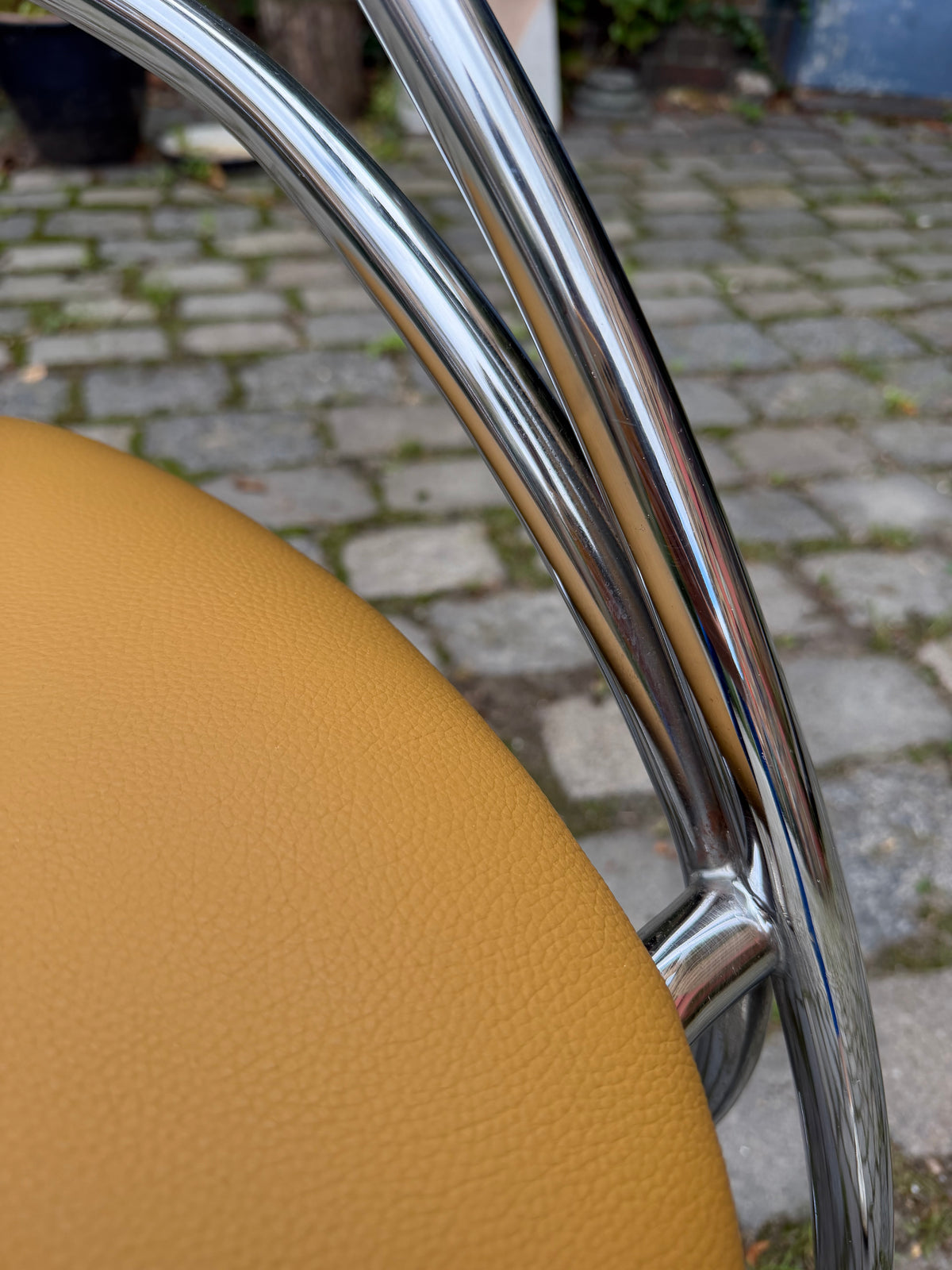 Freischwinger senfgelb neu gepolster Leder Chrom